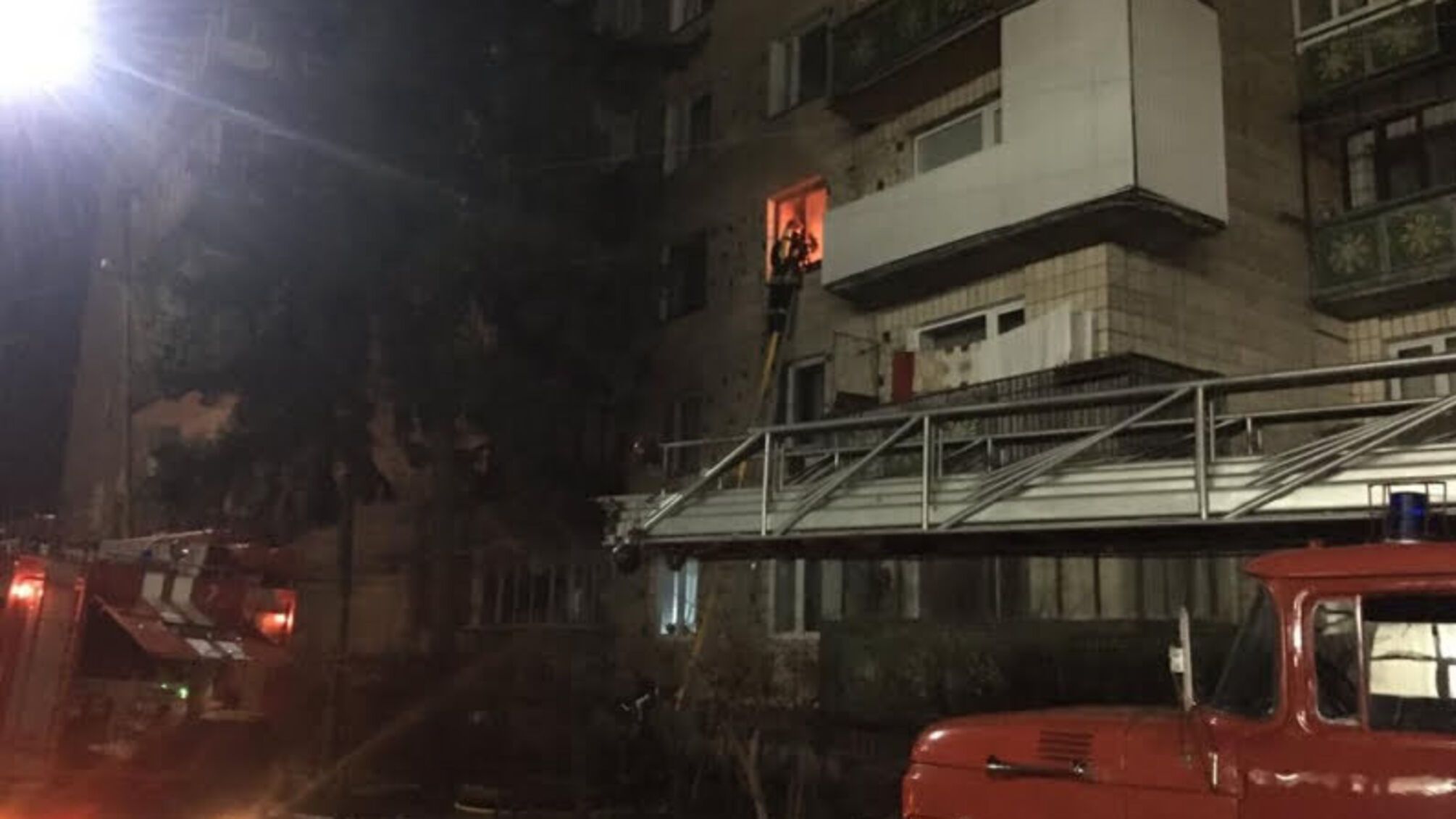 Івано-Франківська область: рятувальники Коломийщини ліквідували пожежу на третьому поверсі багатоповерхівки