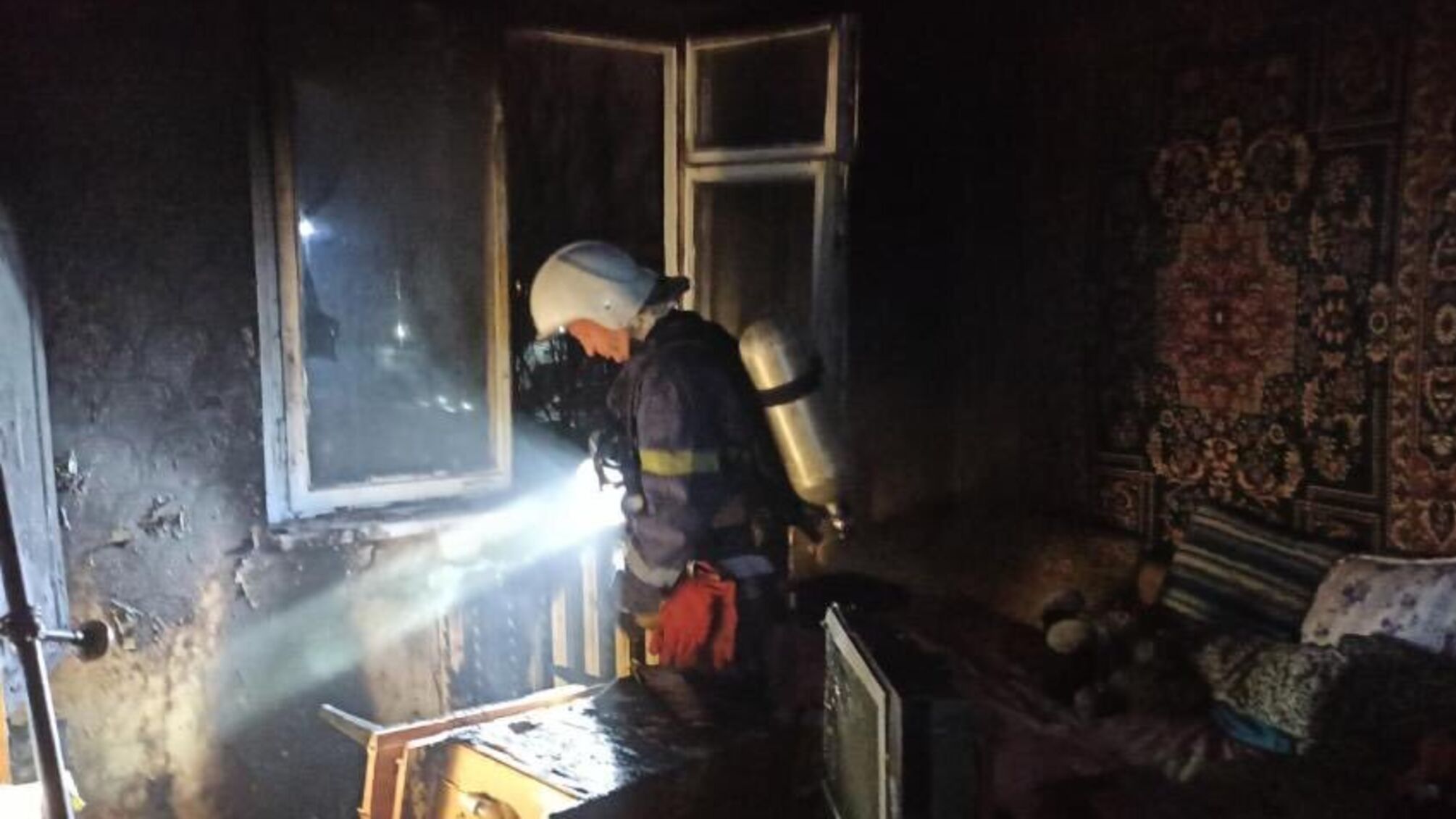 Миколаївська область: під час пожежі у квартирі врятовано чоловіка