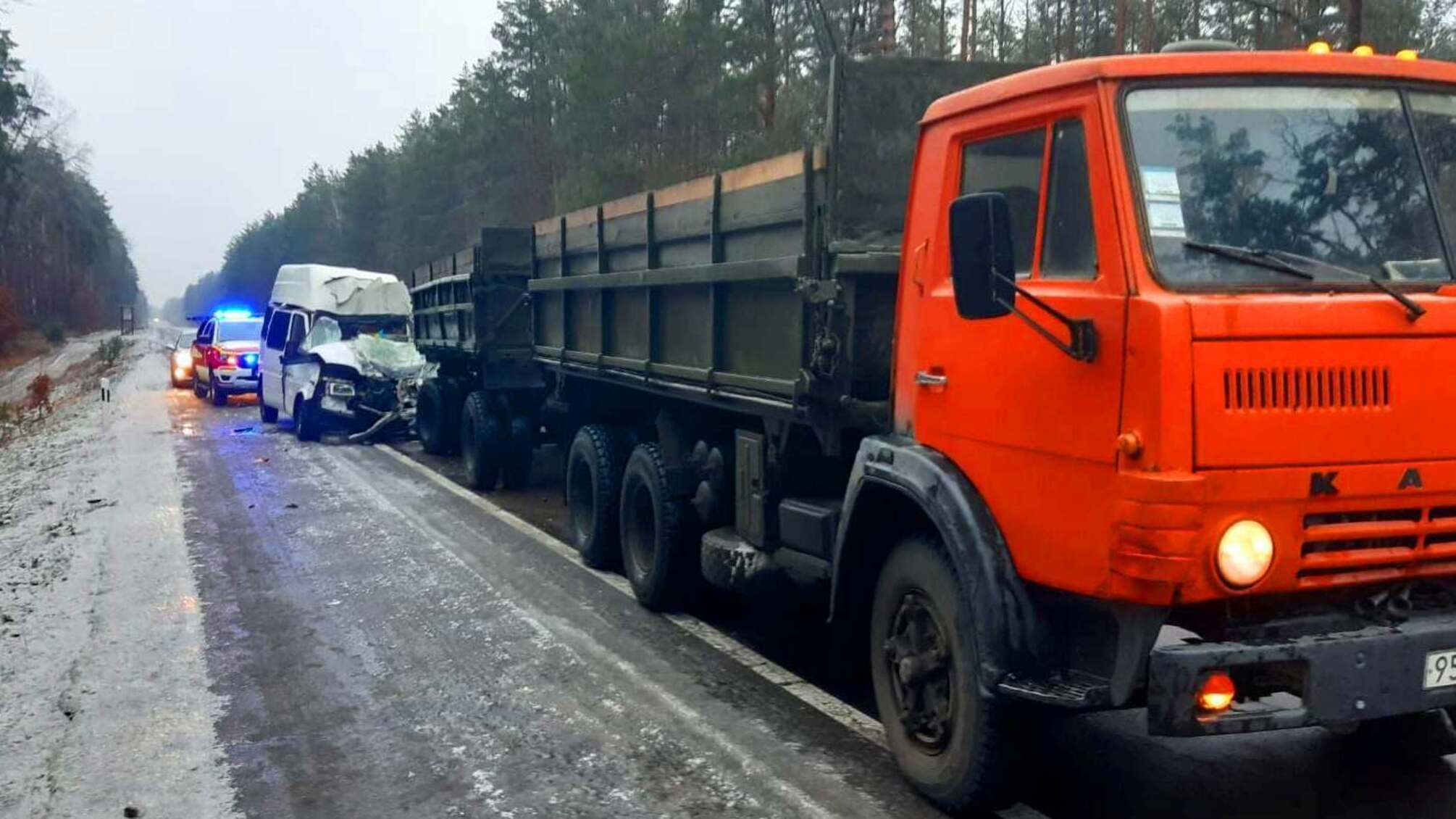 Київській області: рятувальники залучались на надання допомоги у ДТП в селі Поташня