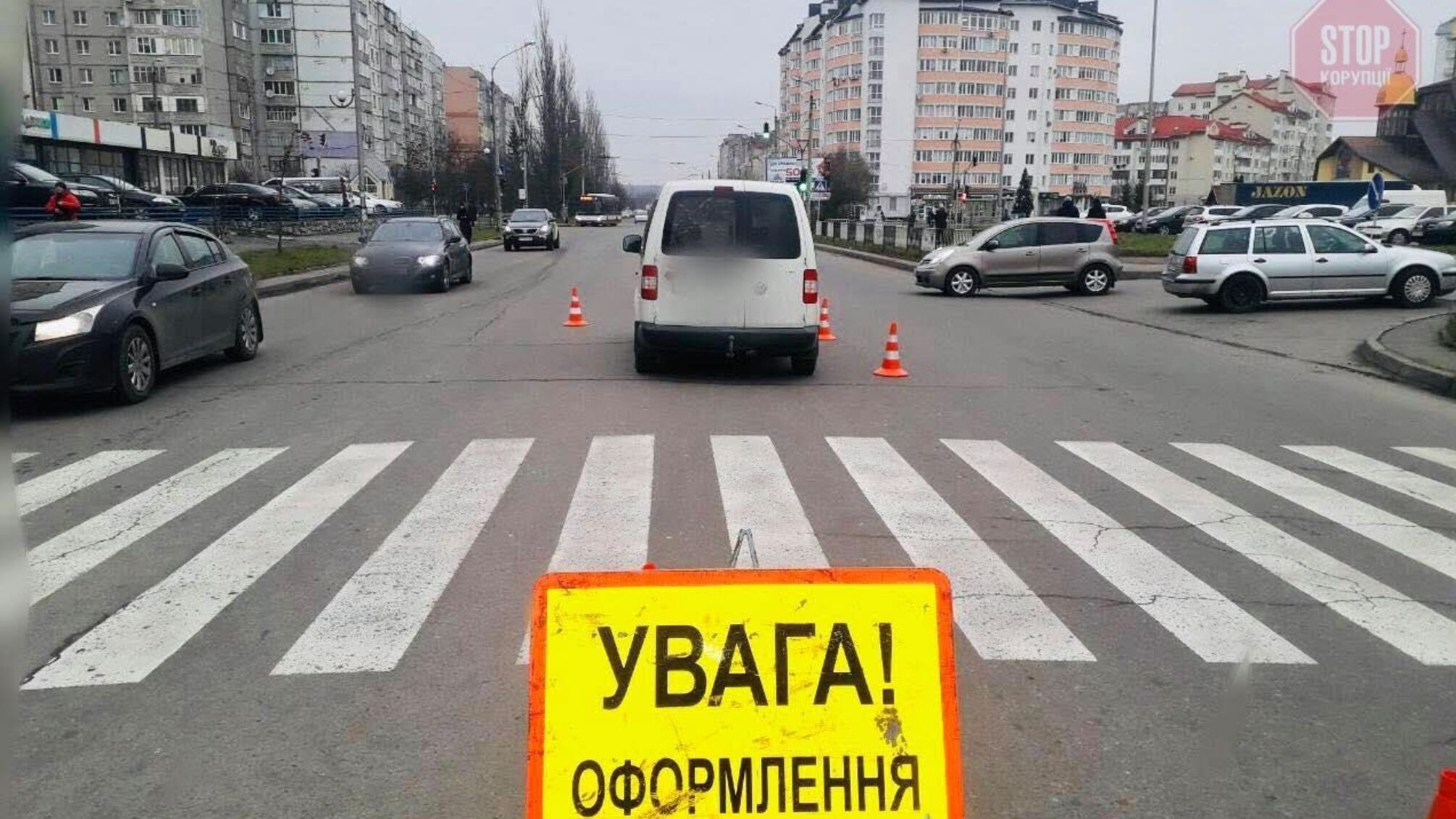 В Івано-Франківську легковик збив 10-річну дівчинку на пішохідному переході (фото)