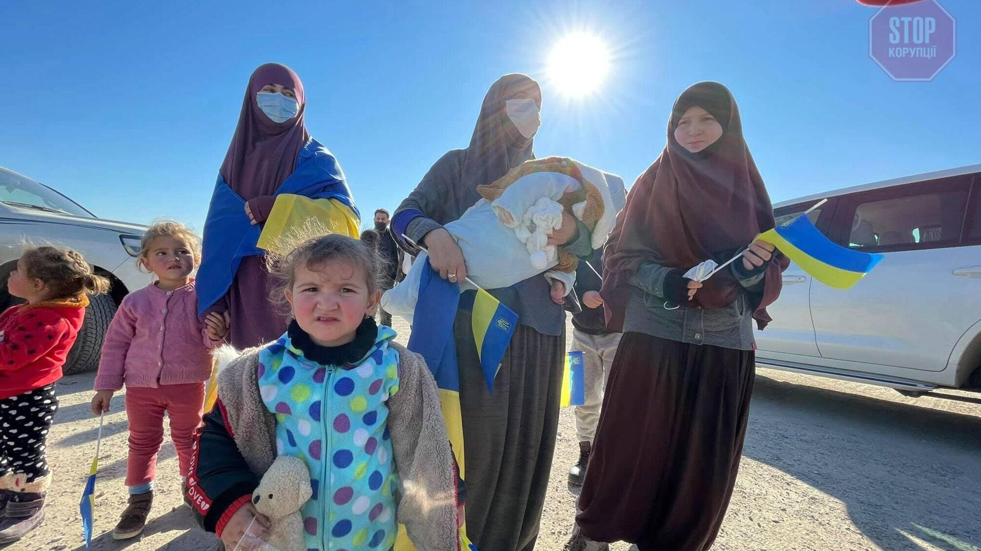 Зможуть зустріти Новий рік вдома: з сирійського табору звільнили дев’ятьох громадян України (фото)