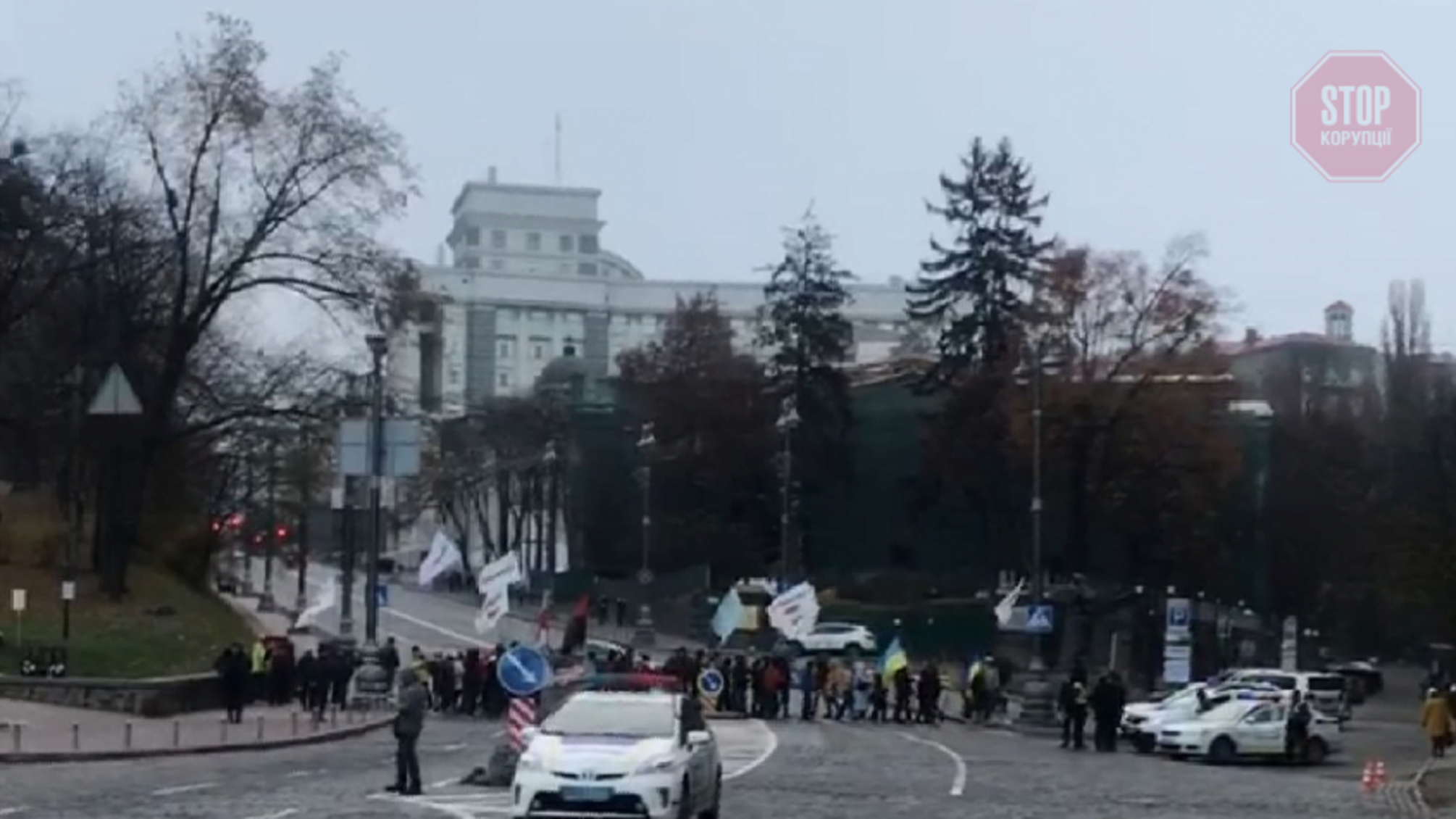 У центрі столиці ФОПи перекрили рух: поліція працює у посиленому режимі (відео)