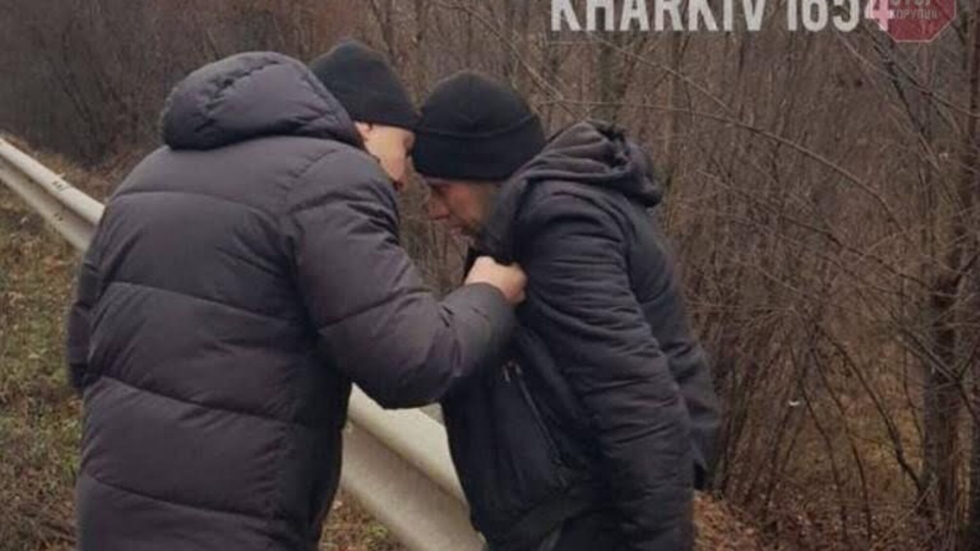 На Харківщині люди хотіли влаштувати самосуд над чоловіком, який влаштував масштабне ДТП (відео)