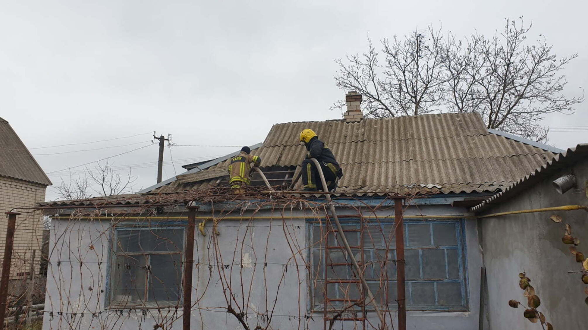 Херсонська область: в Берислаському районі горіло перекриття житлового будинку