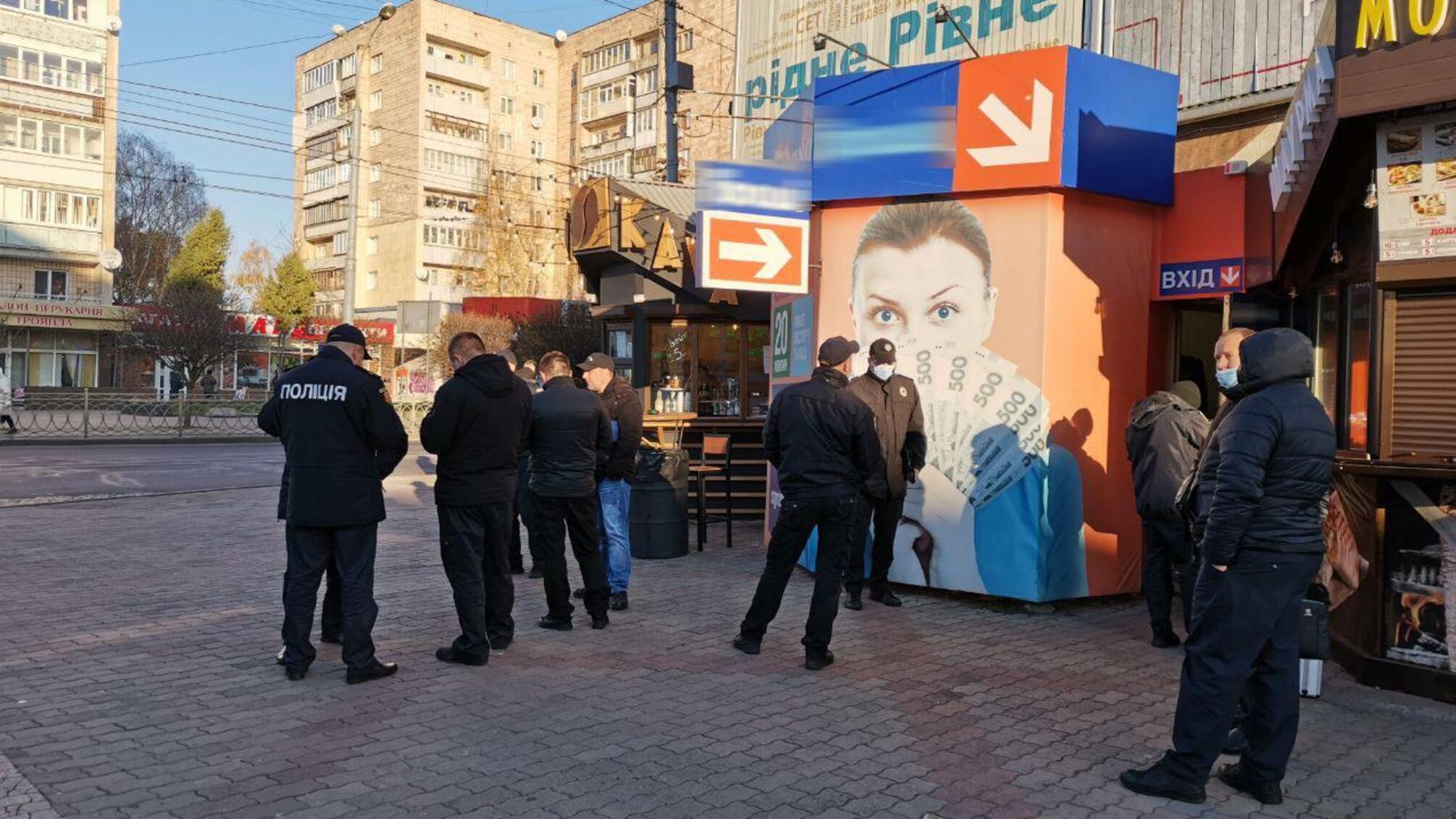 Поліцейські викрили підозрюваного у розбійних нападах на кредитну спілку в Рівному