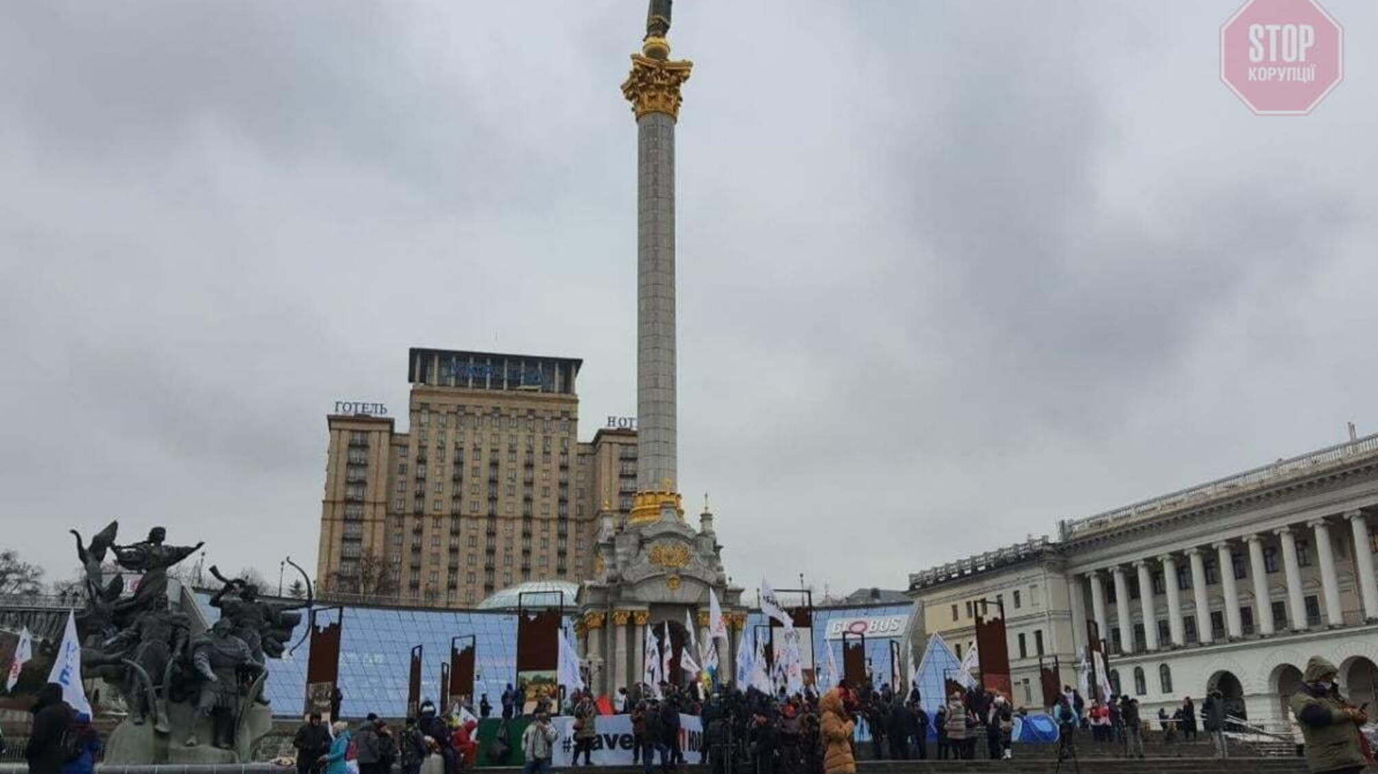 Протести ФОПів: активісти встановлюють намети на Майдані, їх оточує поліція (фото) 