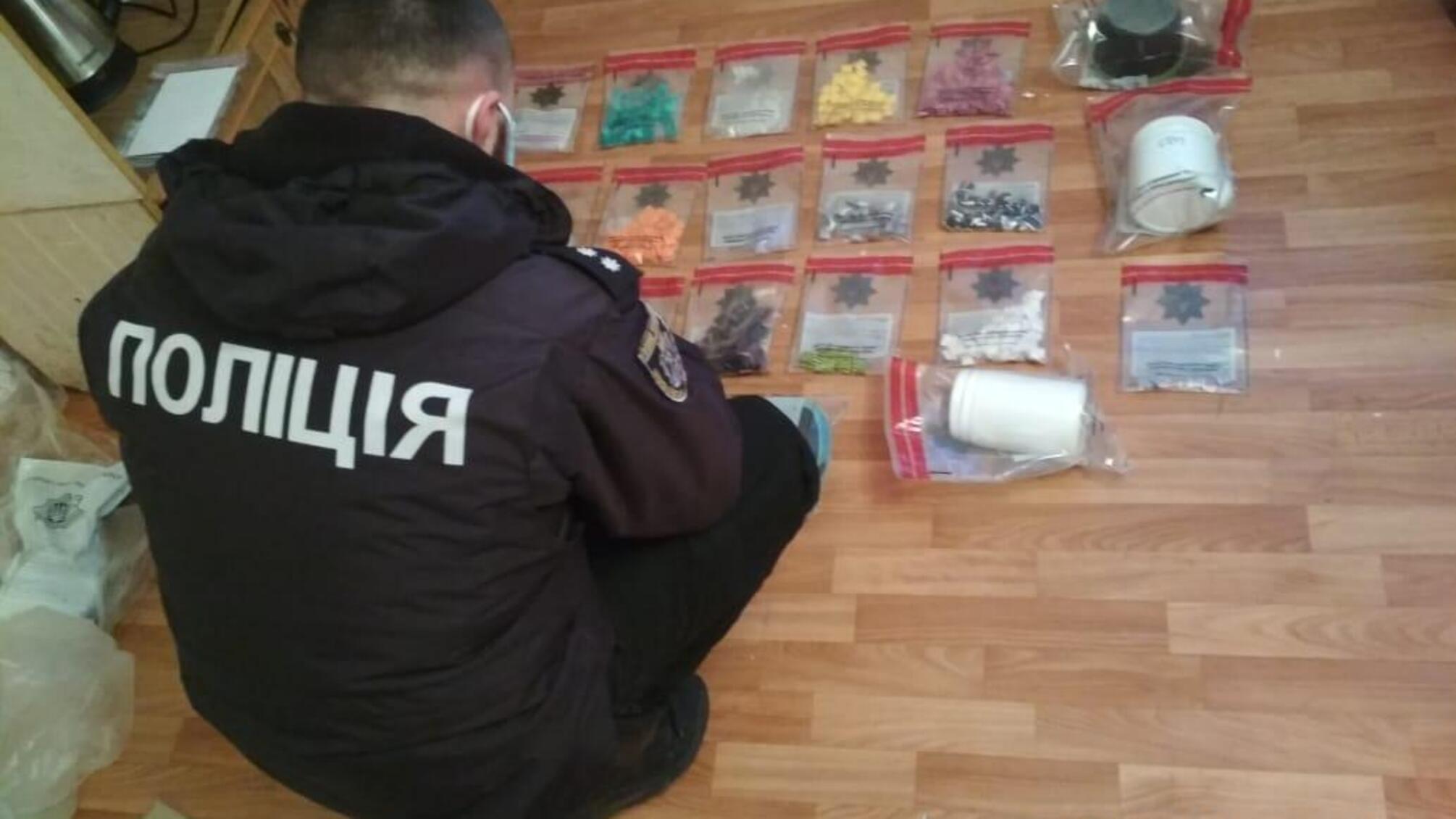 У Миколаєві поліцейські затримали чоловіка, у якого вилучили наркотиків на чверть мільйона гривень