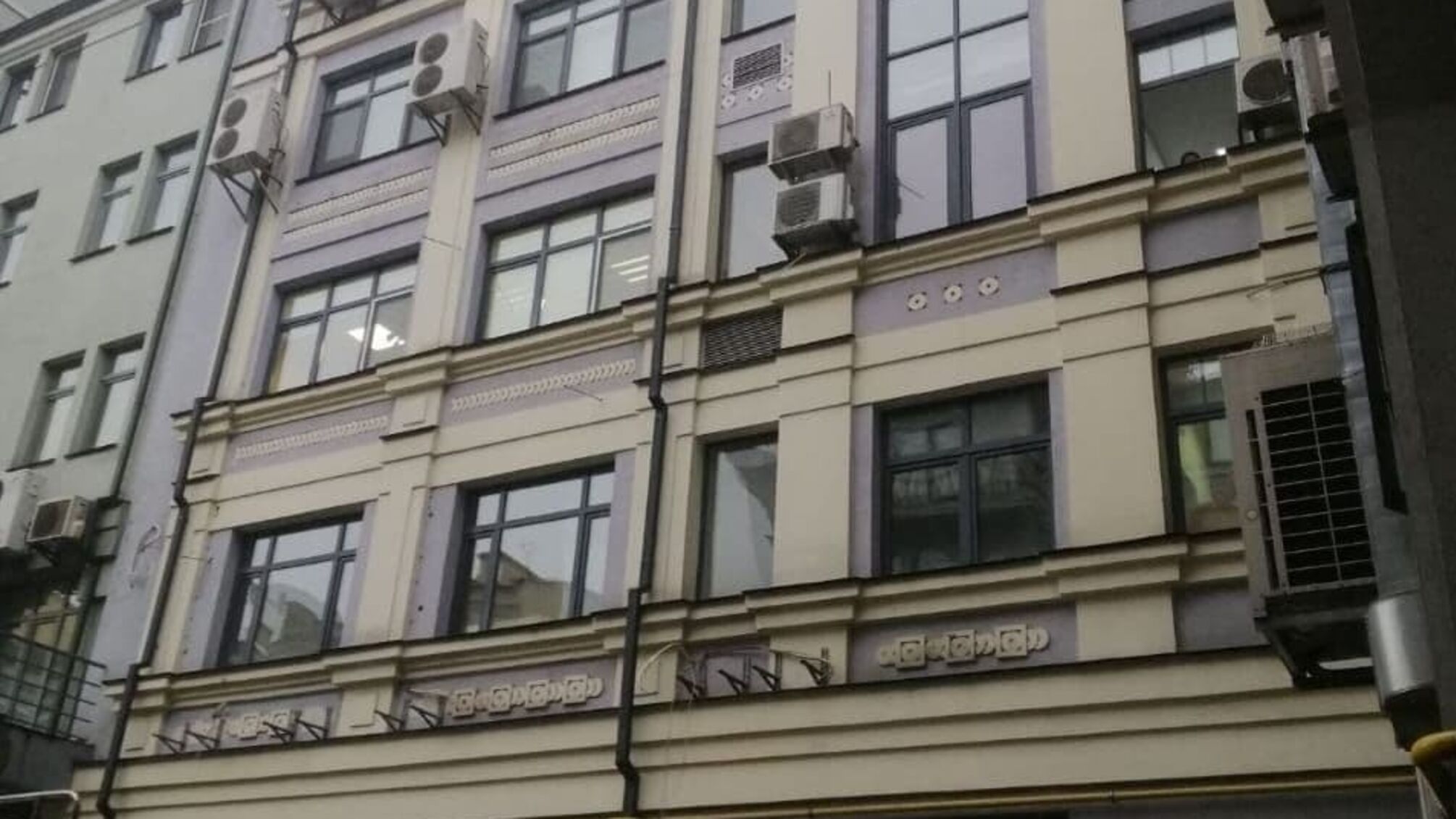 м. Київ: під час гасіння пожежі на безпечну відстань виведено 8 осіб