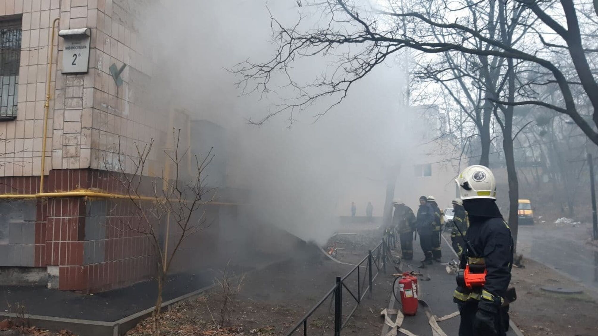 м. Київ: під час гасіння пожежі на безпечну відстань виведено 30 осіб