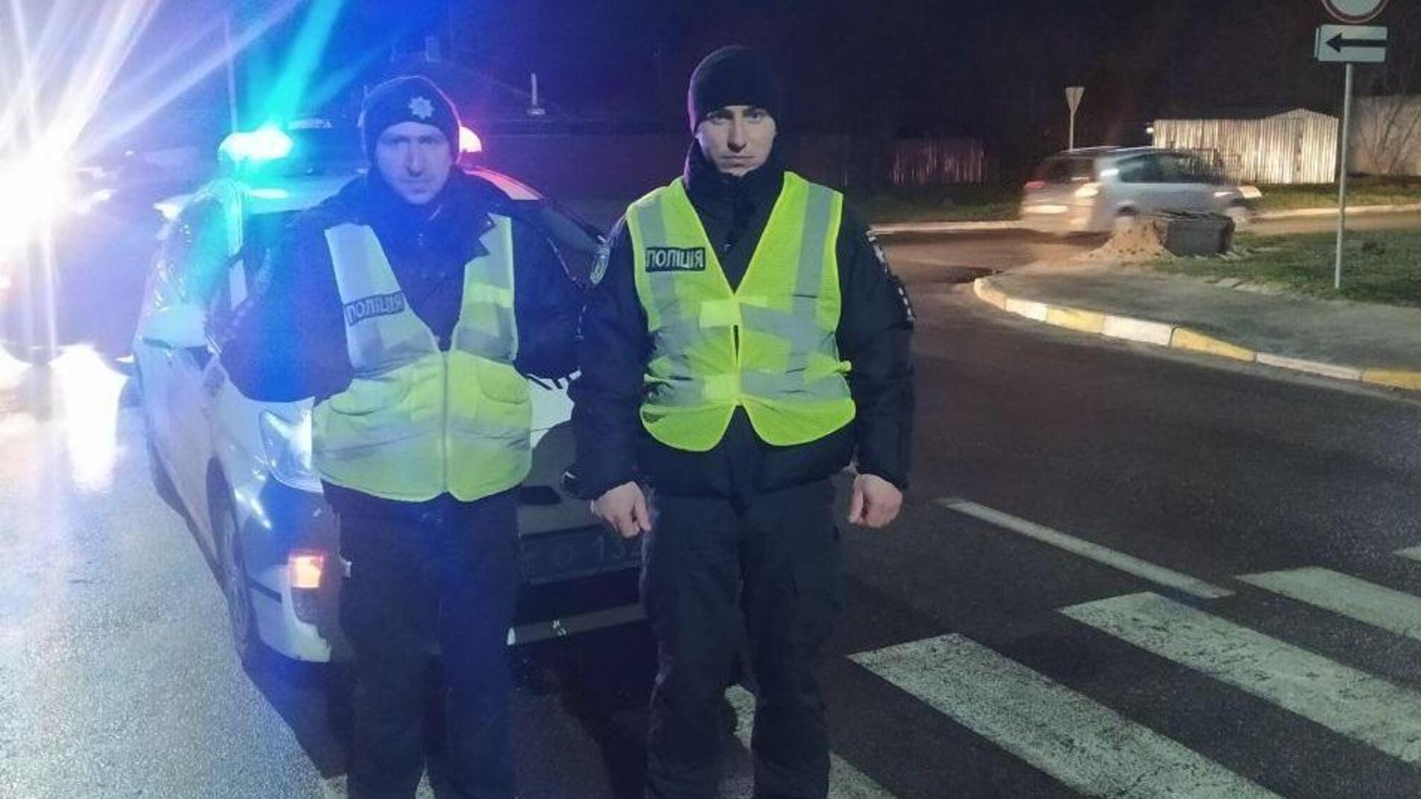 Поліцейські Київщини врятували маленьку дівчинку, яка постраждала в дорожньо-транспортній пригоді