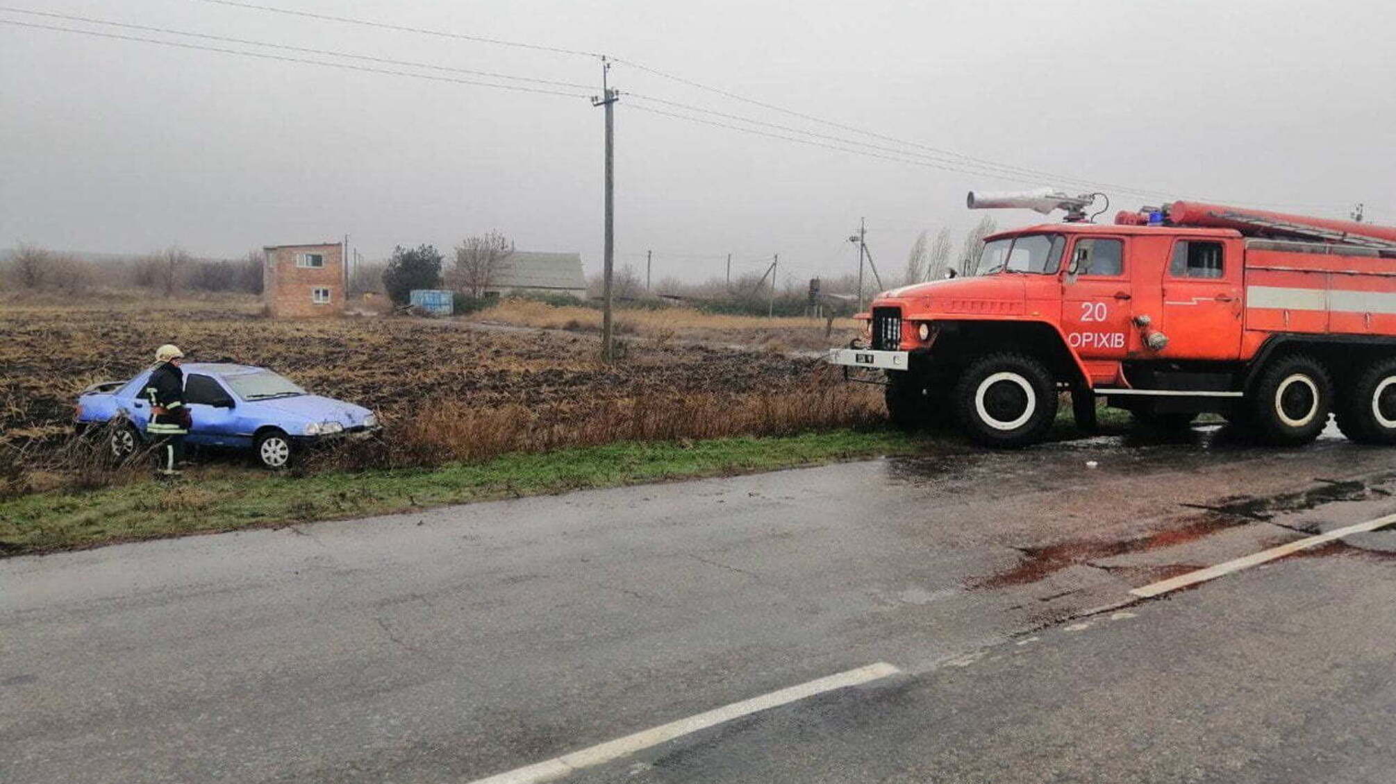 Запорізька область: рятувальники надали допомогу водієві через несприятливі погодні умови