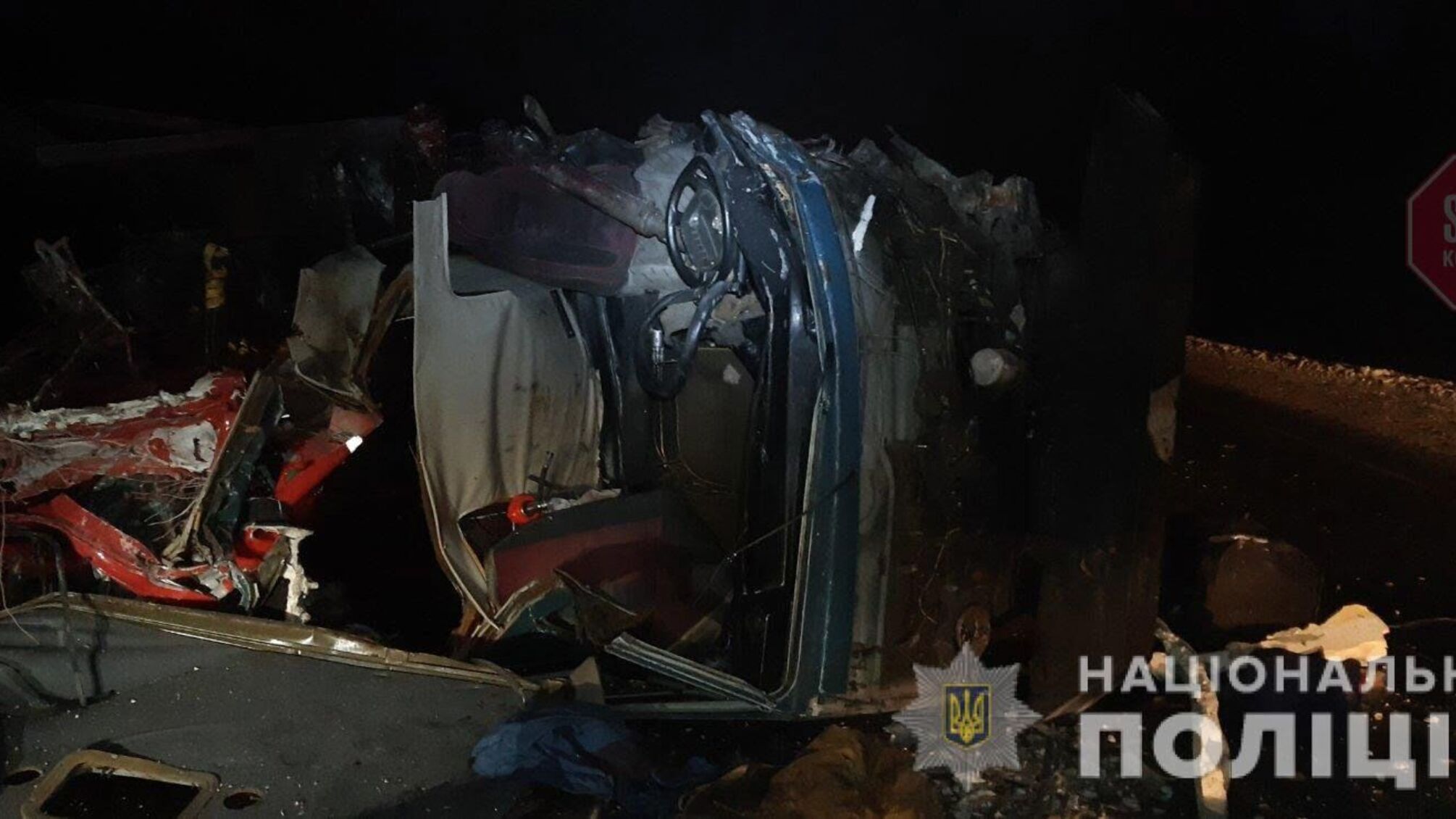 На Харківщині сталася страшна ДТП за участю двох вантажівок, є загиблі (фото)