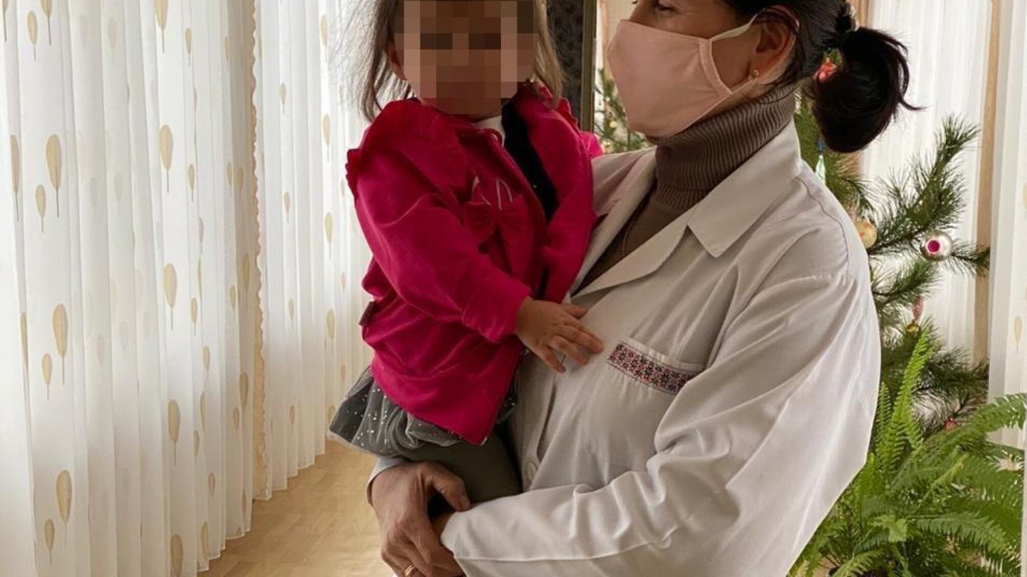 На Дніпропетровщині поліцейські затримали двох жінок, причетних до торгівлі дитиною