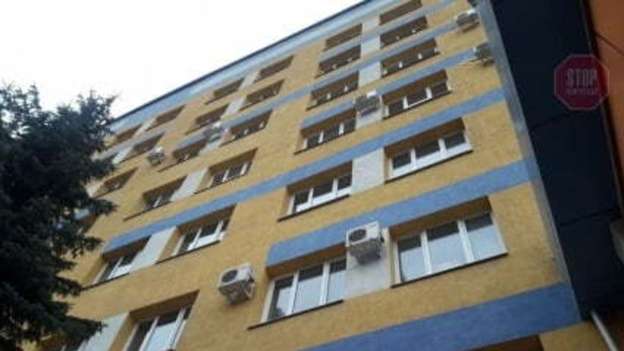 У Маріуполі чоловік викинувся з вікна лікарні (фото)