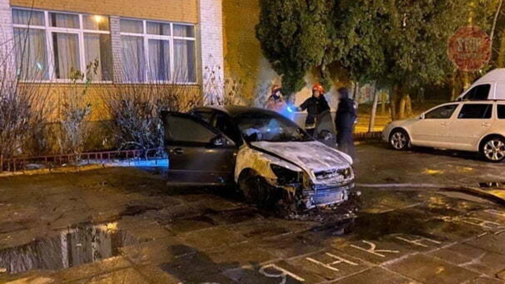 У Львові спалили автівку детектива НАБУ (фото)