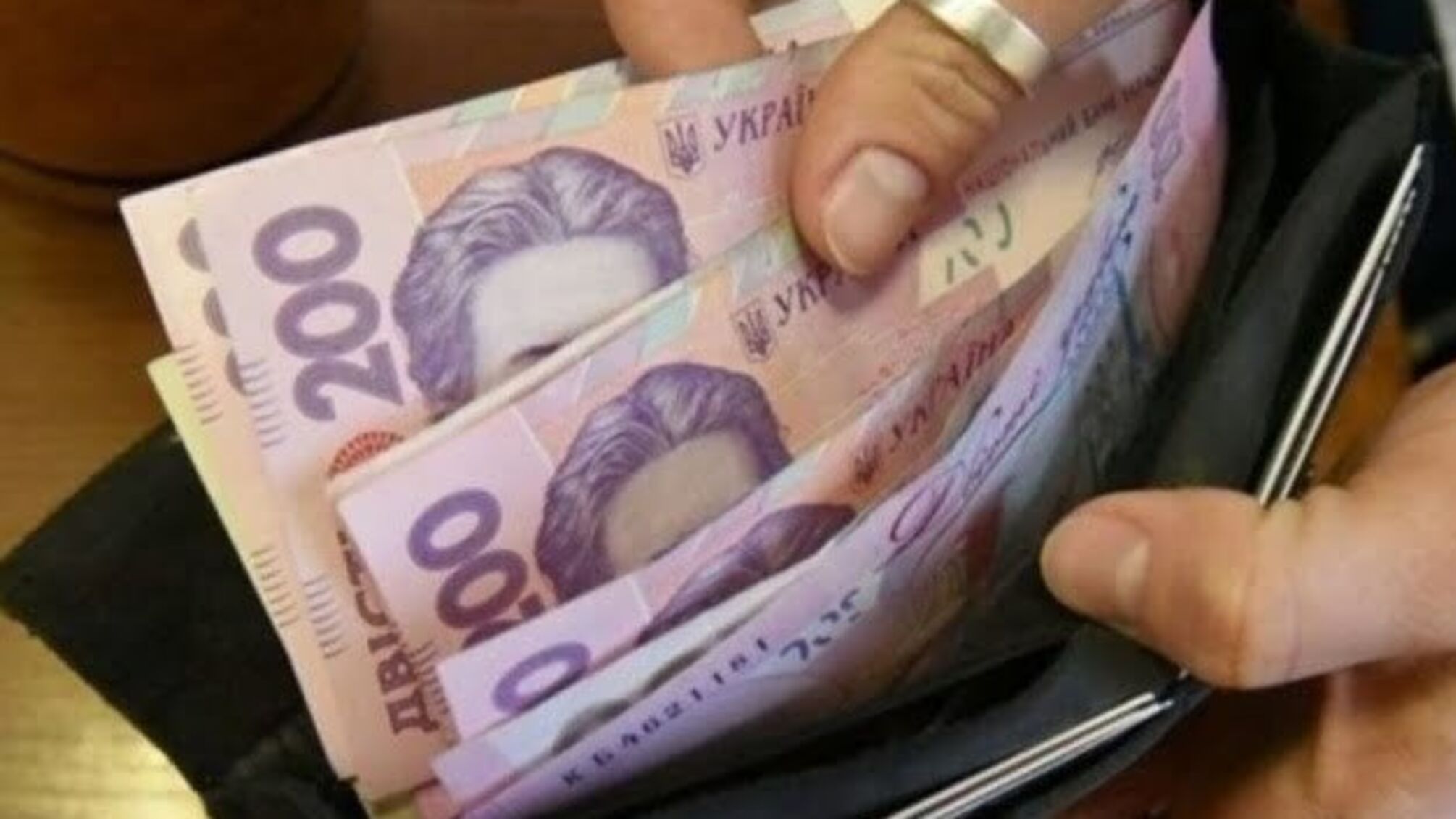 Середня зарплата за рік зросла на 12,2% — Держстат