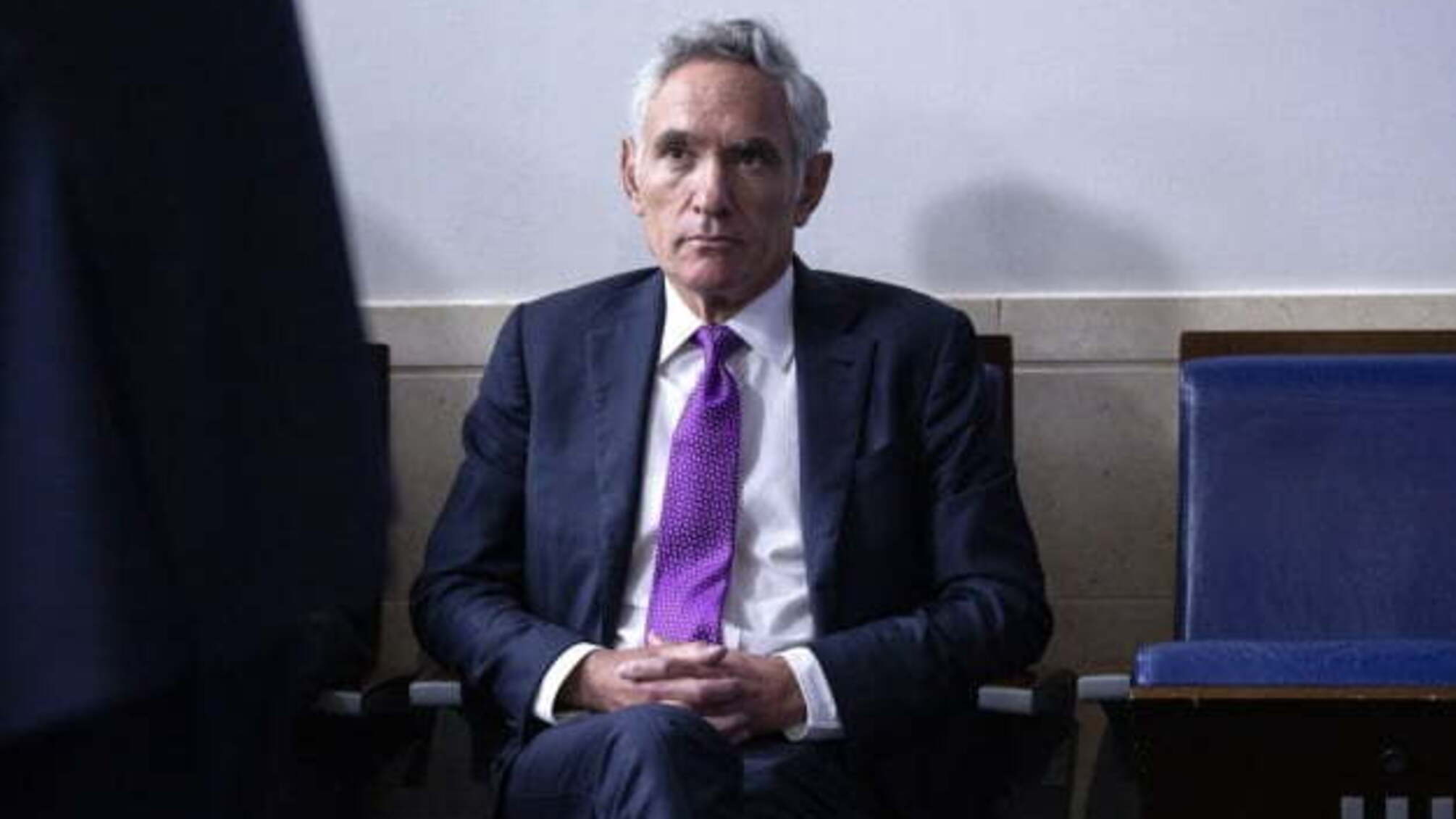 Від Трампа пішов радник, який давав йому сумнівні поради з подолання COVID-19