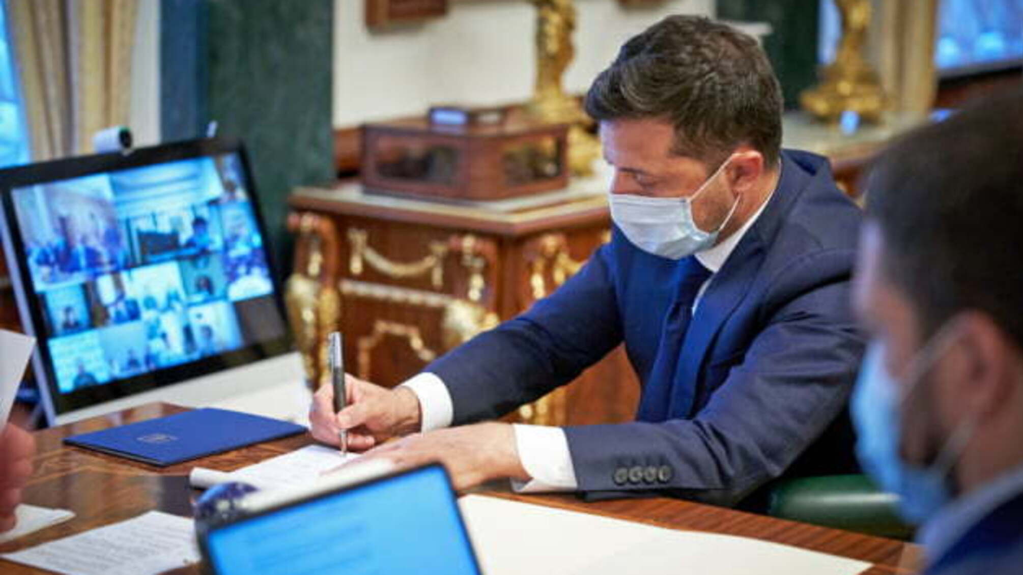 Брехня у деклараціях: закон передали на підпис Зеленському