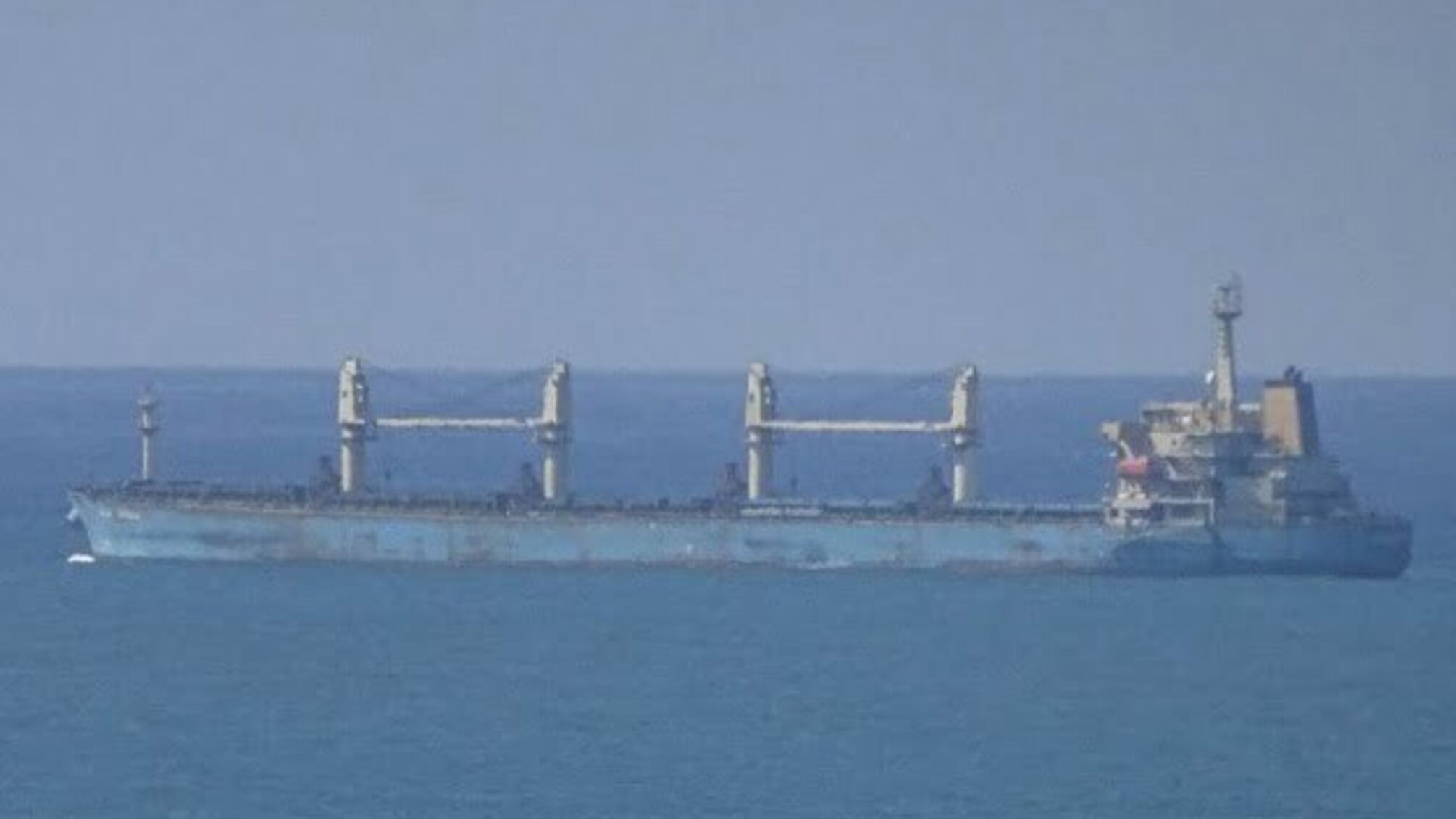 Семеро українських моряків півтора року не можуть зійти із судна в Китаї