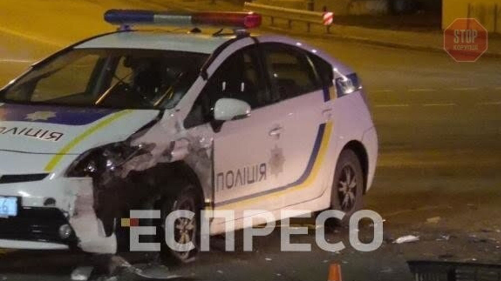У столиці п’яний водій протаранив поліцейську автівку (фото, відео)