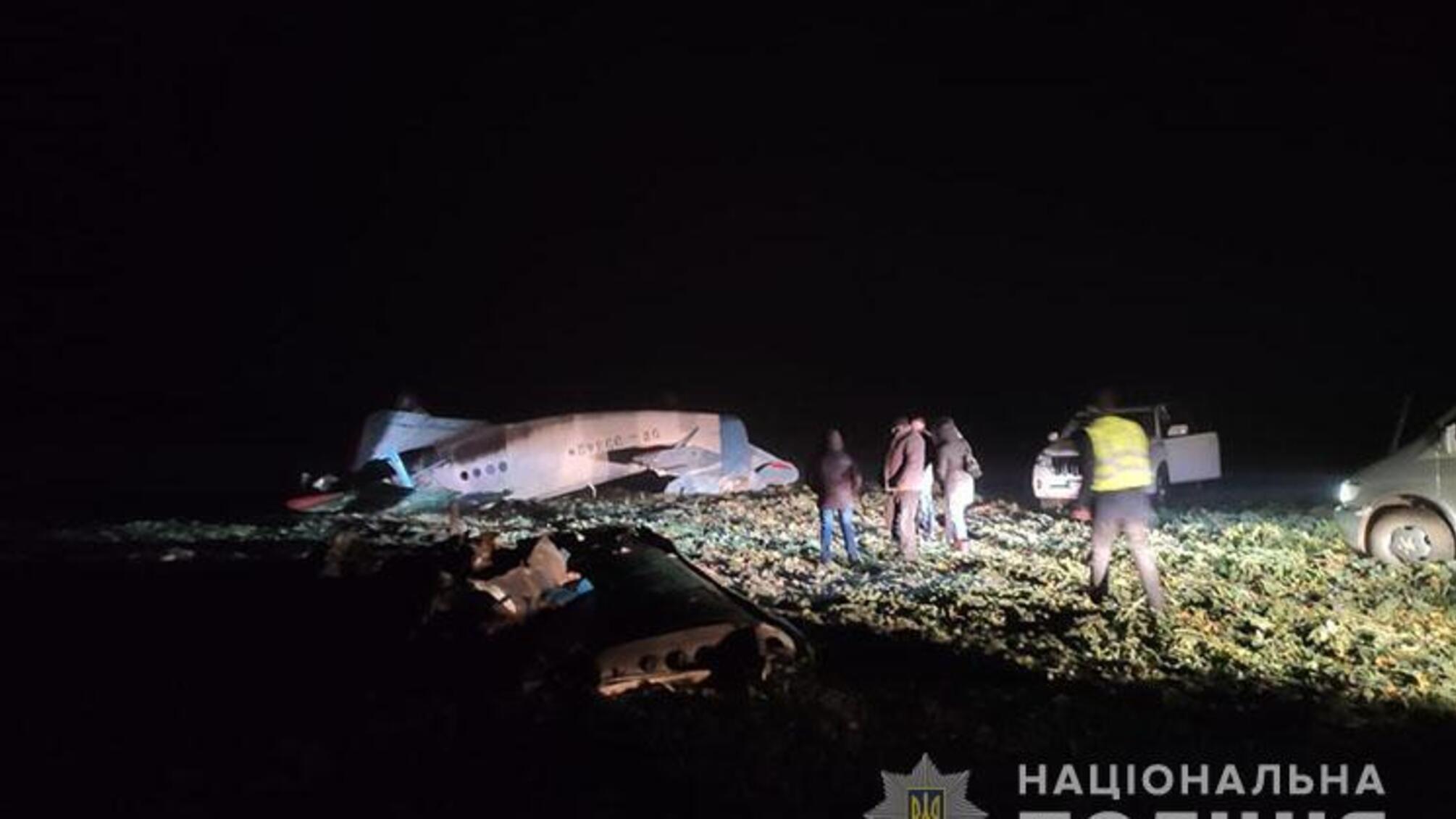 Правоохоронці встановлюють обставини падіння біплана на Тернопільщинні