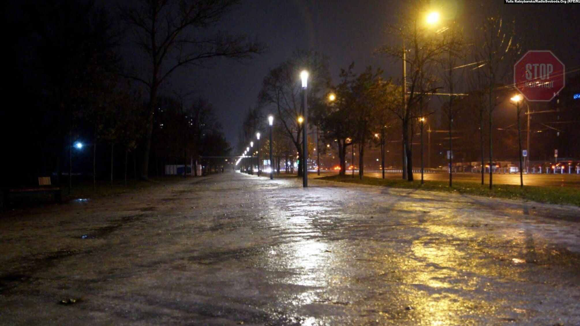 Ожеледь та повалені дерева: у Дніпрі долають наслідки негоди (фото)