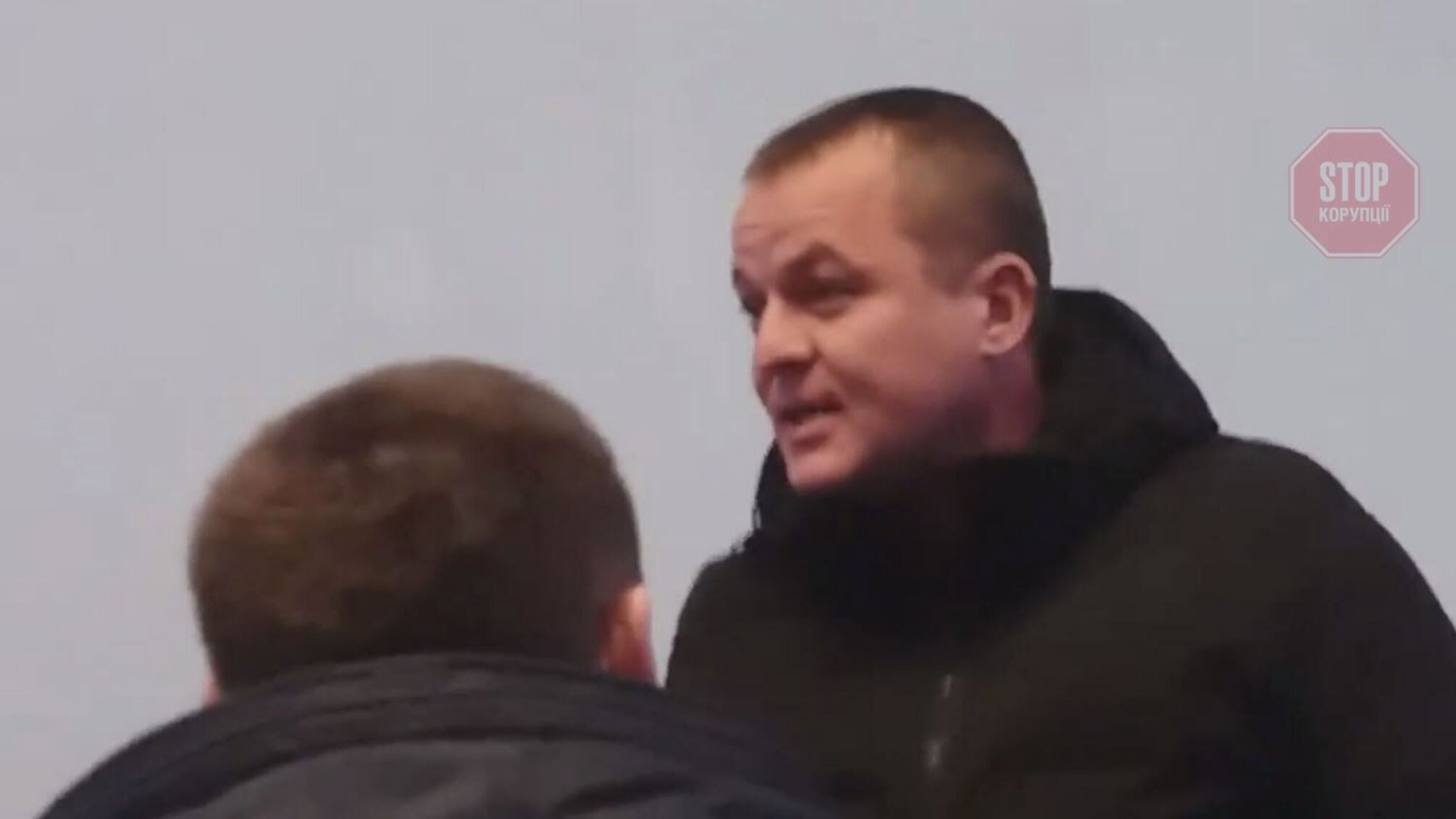 На Одещині під час засідання ОТГ депутати ледь не влаштували бійку з активістом (відео)