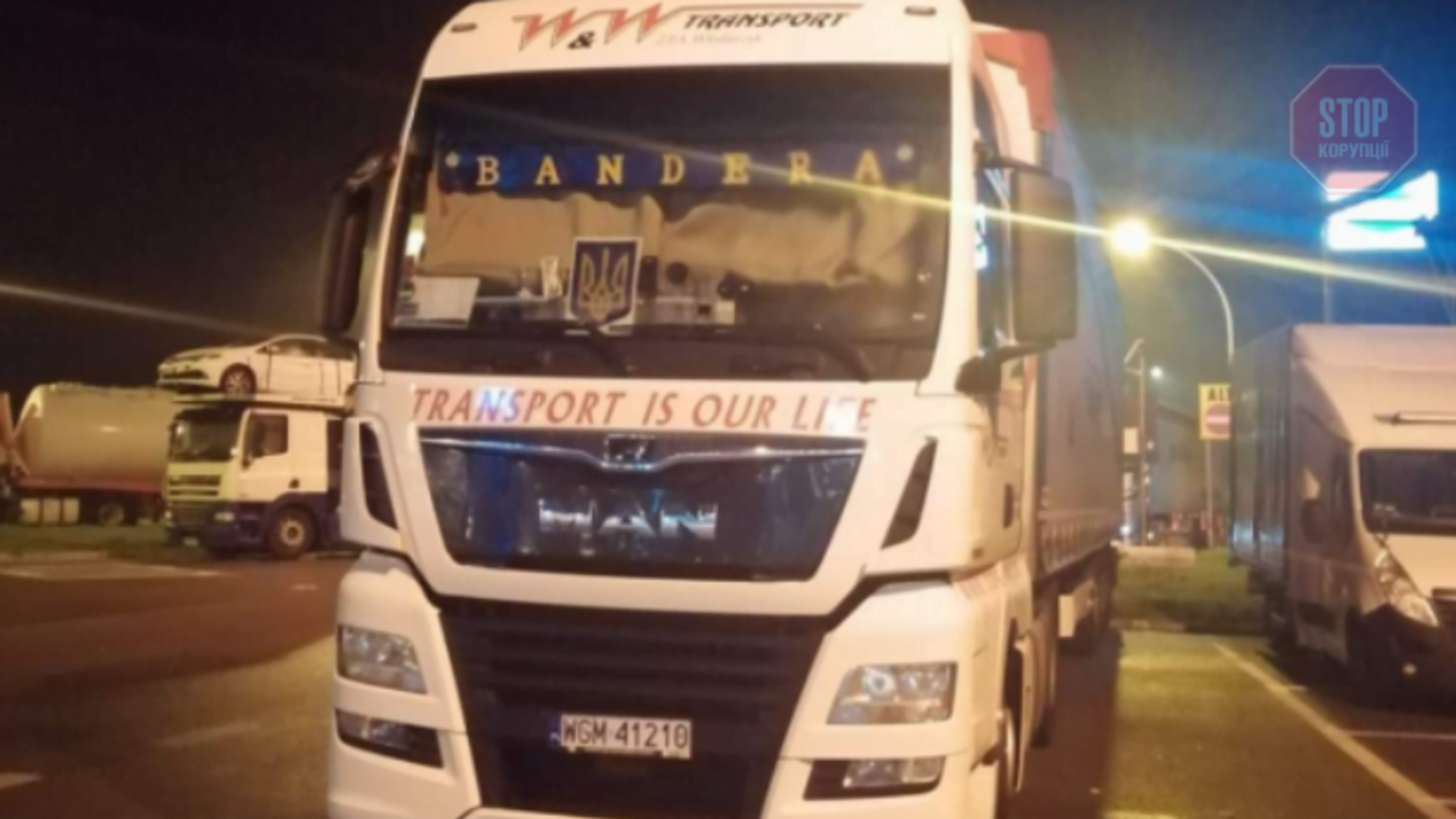 Напис 'Бандера' на вантажівці викликав у Польщі скандал