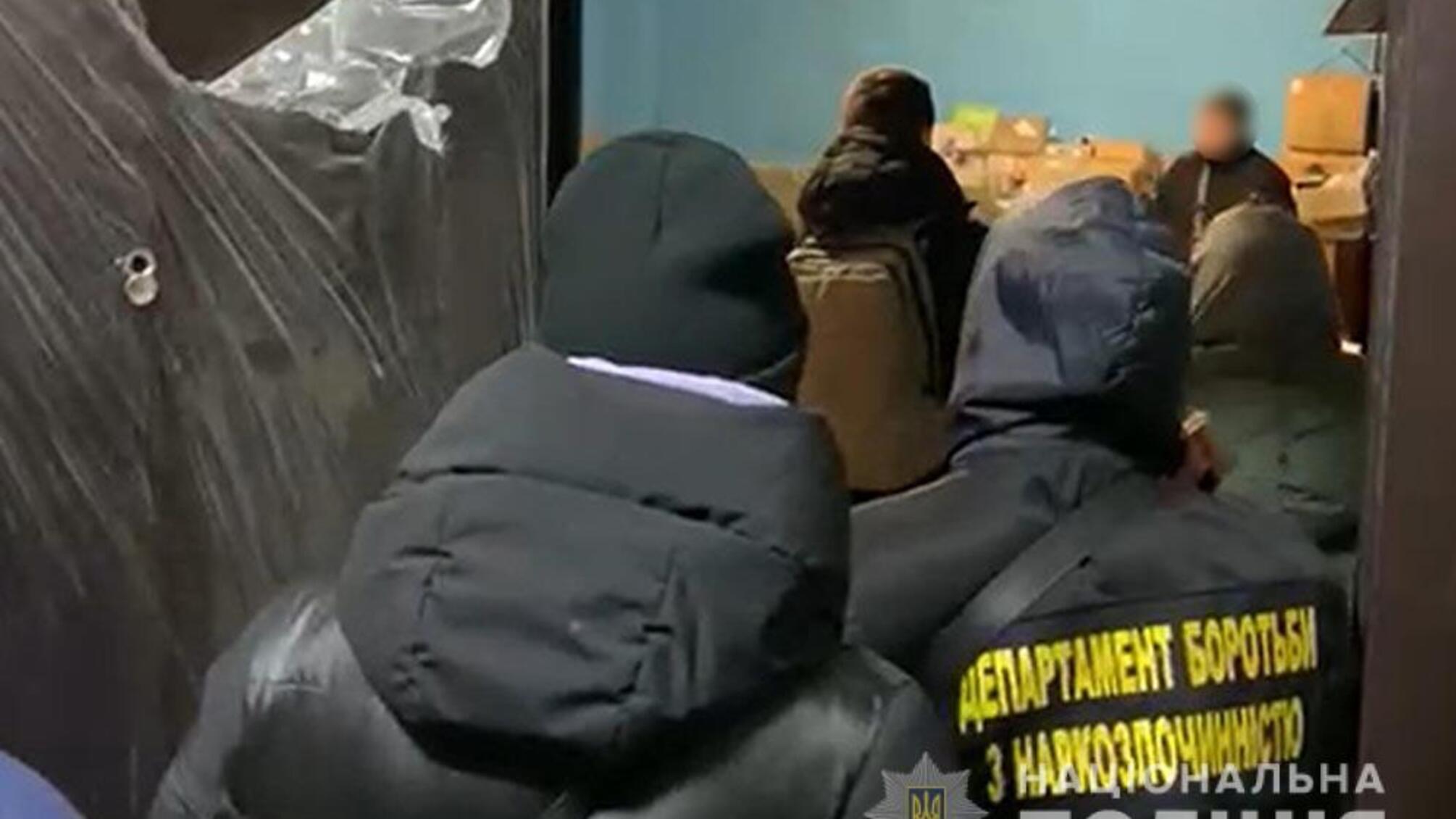 Оперативники Нацполіції викрили злочинну групу у виготовленні та розповсюдженні фальсифікованих лікарських препаратів на території країни