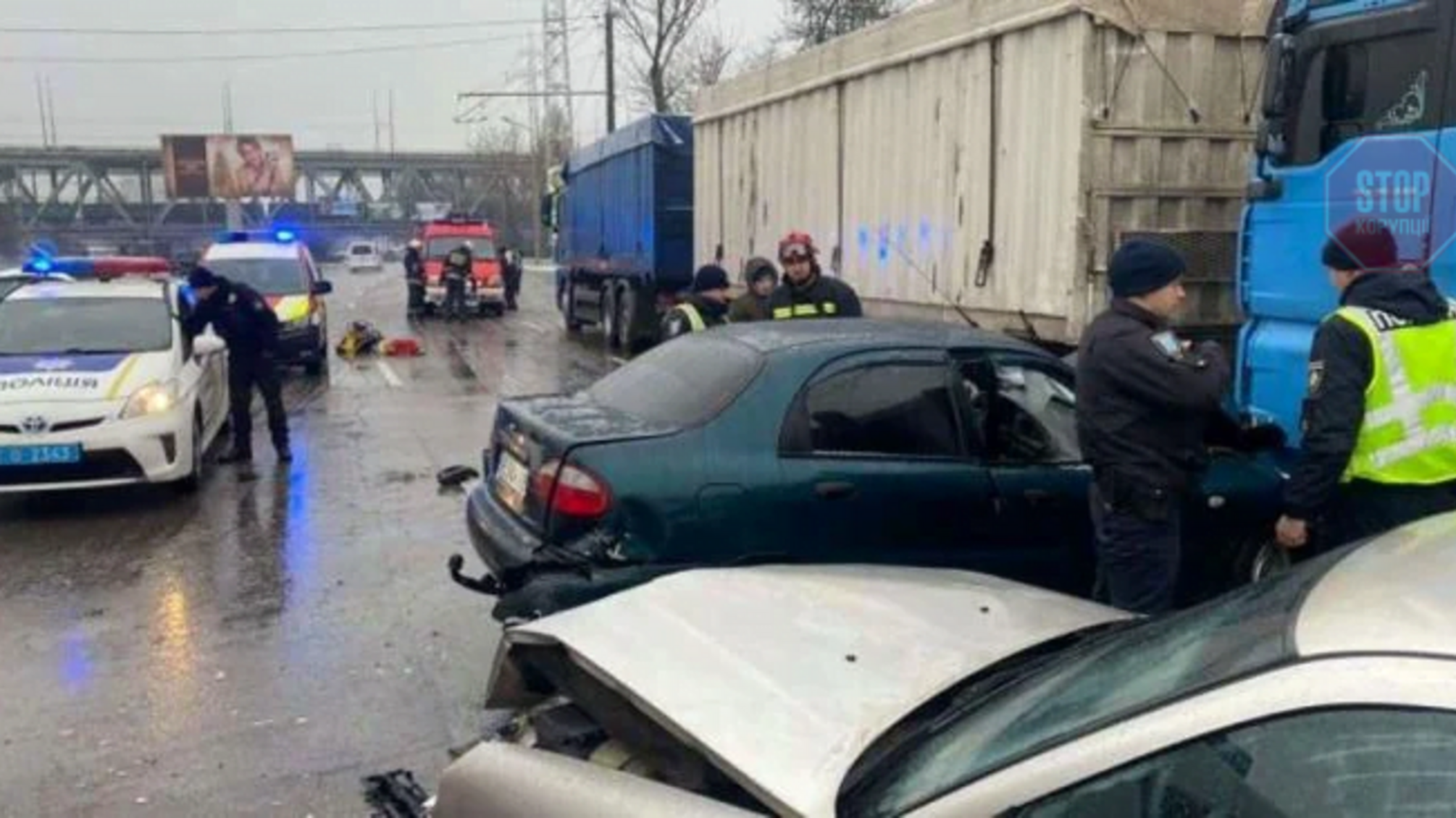 У Дніпрі водійка спричинила потрійну ДТП (фото)