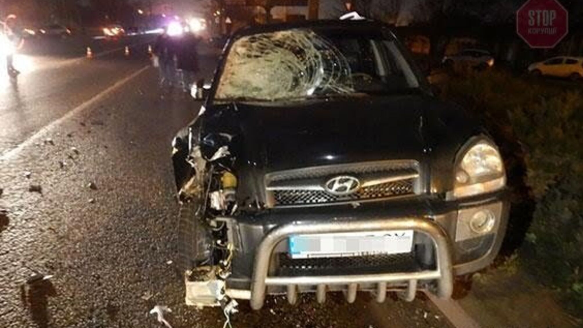Збив людину та врізався в автівку: у Миколаєві сталася смертельна ДТП (фото)