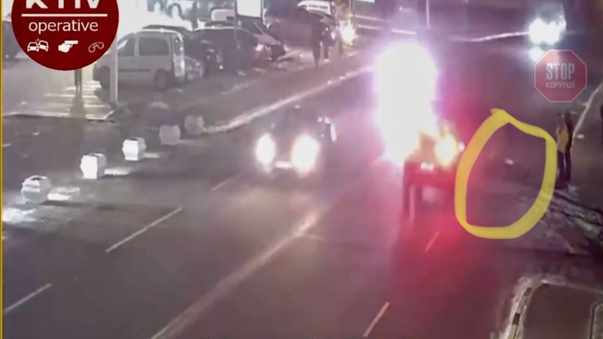 На Київщині молодик кинувся під колеса автомобіля (відео 18+)