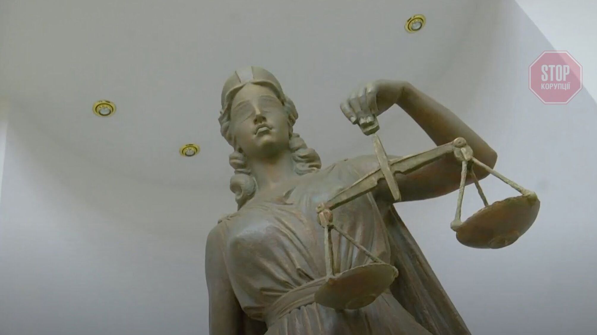 Скандальний адвокат Лікарчук намагається поновитися на посаді через Окружний адмінсуд столиці