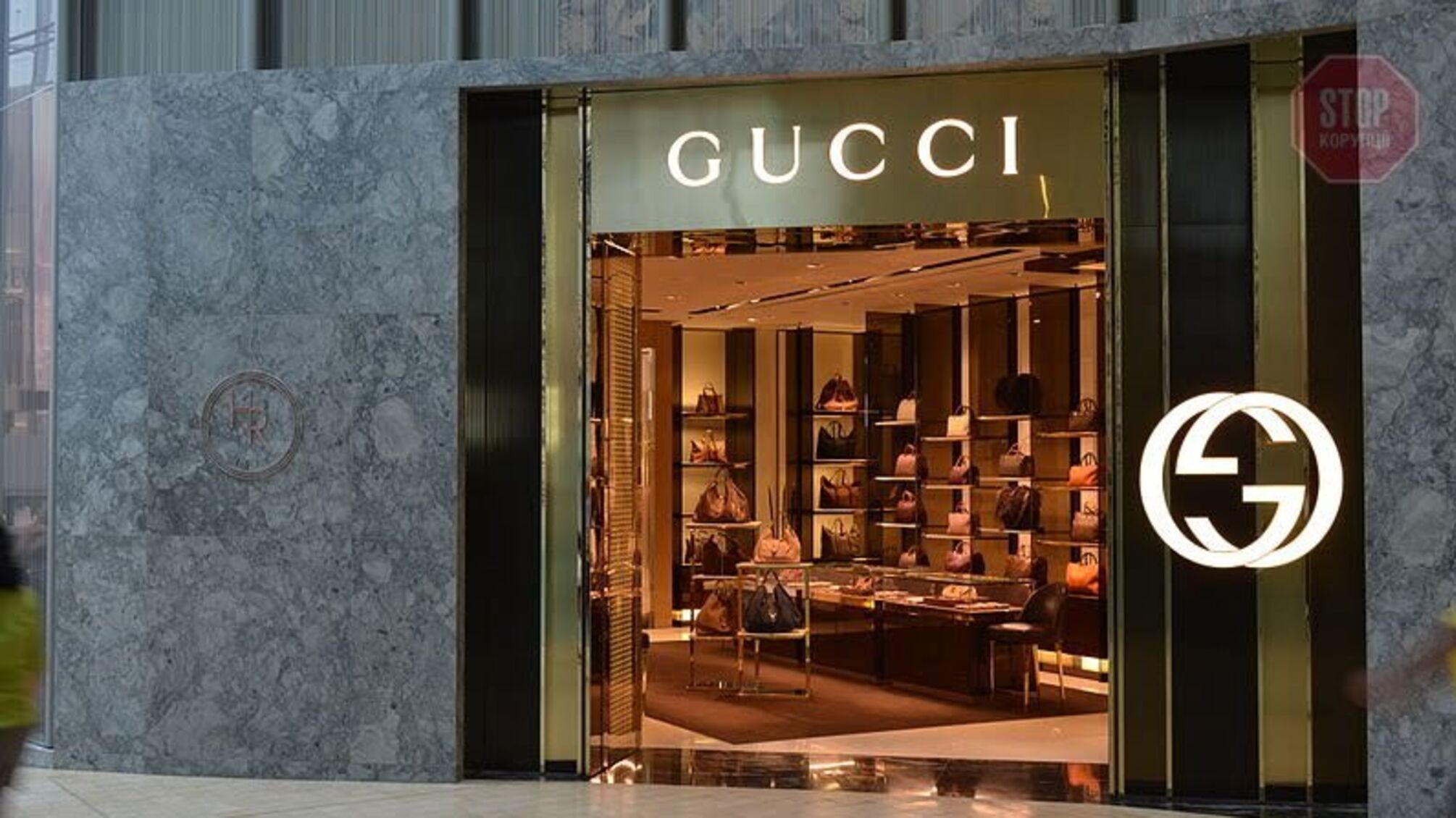 Gucci пожертвує півмільйона доларів на вакцину від COVID-19