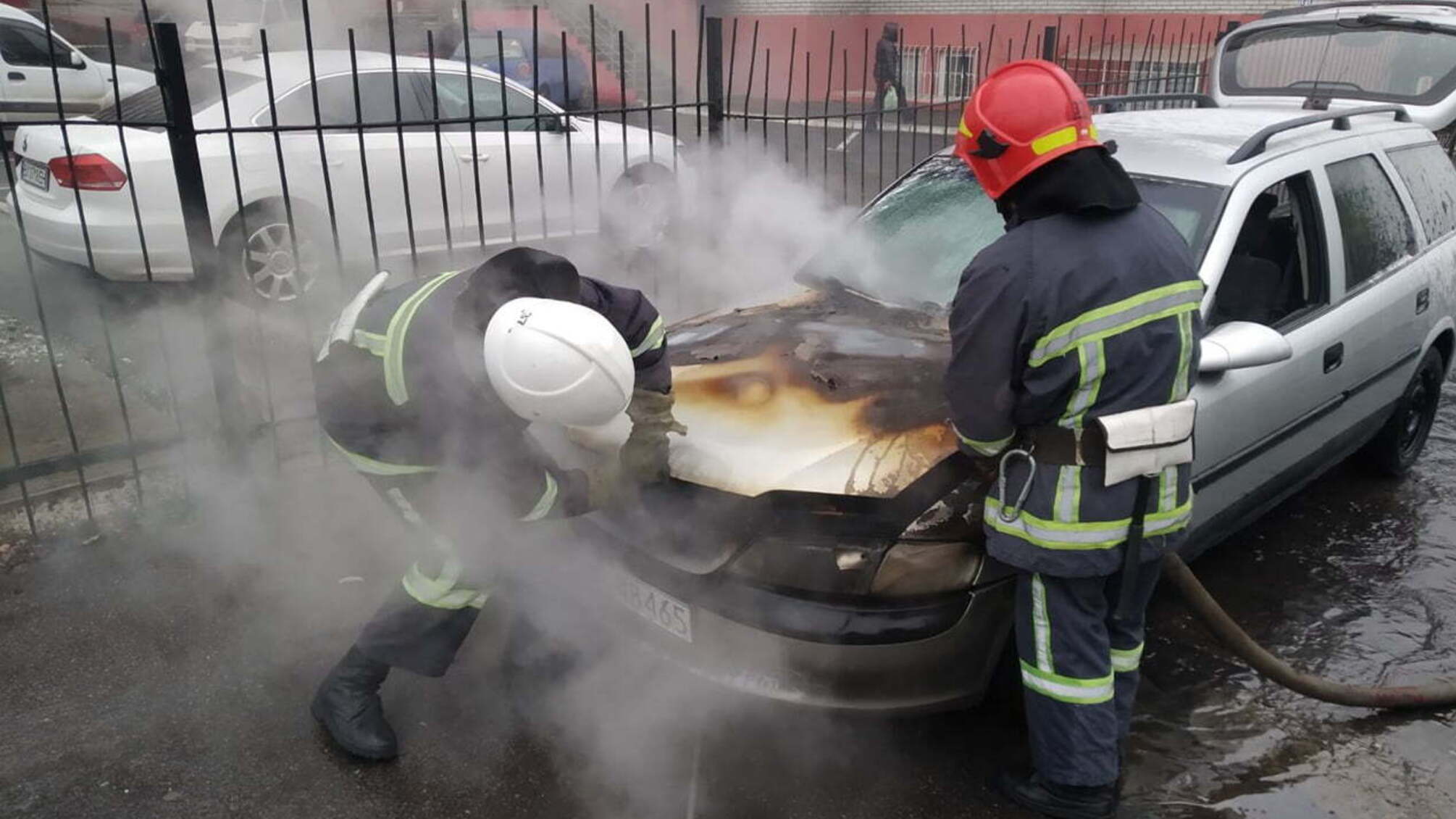 м. Хмельницький: рятувальники ліквідували пожежу автомобіля