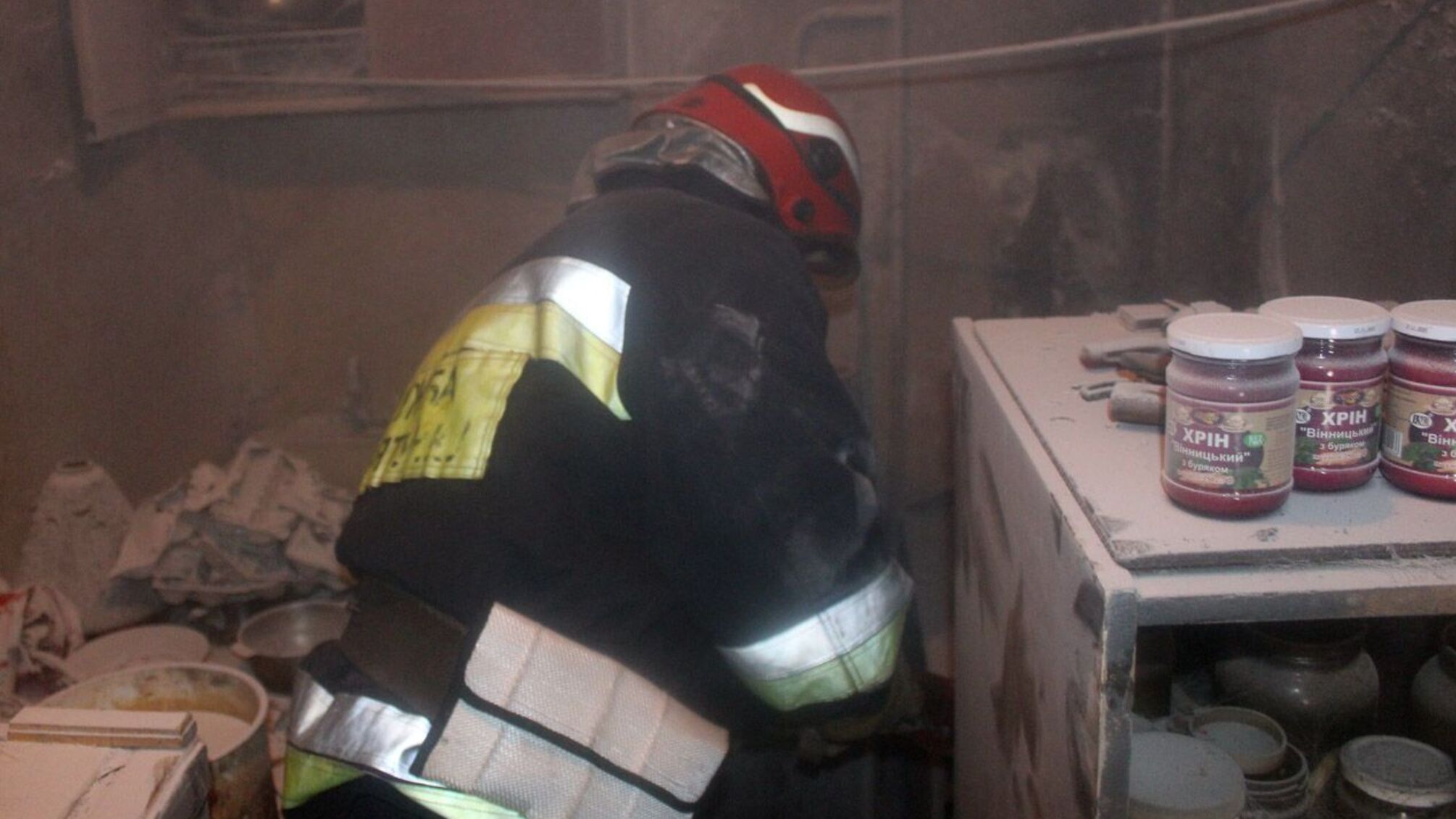 м. Хмельницький: рятувальники спільно з патрульними поліцейськими ліквідували пожежу квартири на п’ятому поверсі багатоповерхівки