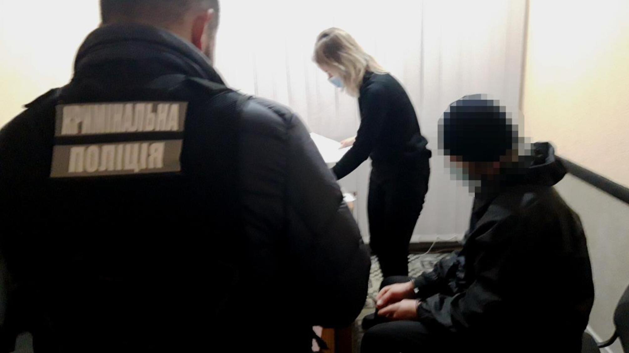 На Одещині поліцейські затримали 23-річного молодика за підозрою у сексуальному насильстві щодо малолітньої дівчинки