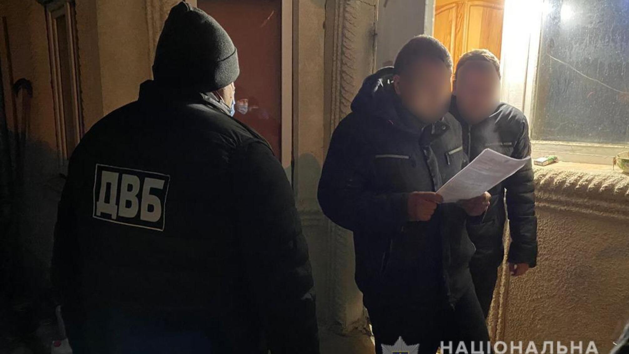 На Хмельниччині поліція затримала чоловіка на збуті наркотиків