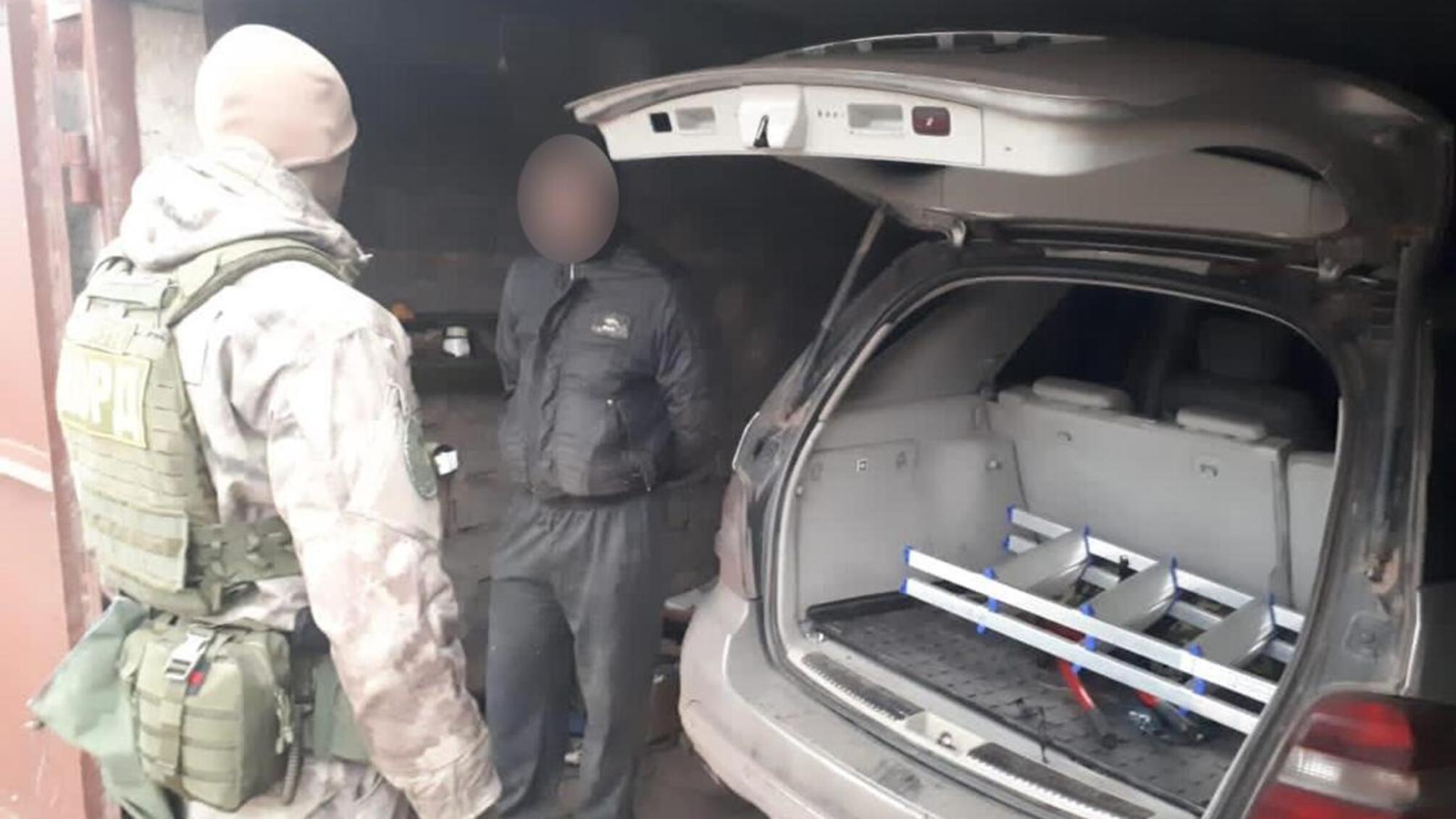 На Запоріжжі оперативники карного розшуку затримали зловмисників, які вночі напали на жінку в її будинку