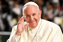 Чергова модель отримала вподобайку від Папи Франциска в Instagram (фото)