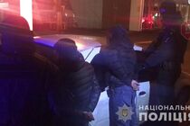 На Одещині чоловік разом із таксистом побив та пограбував свою колишню дружину (фото, відео)