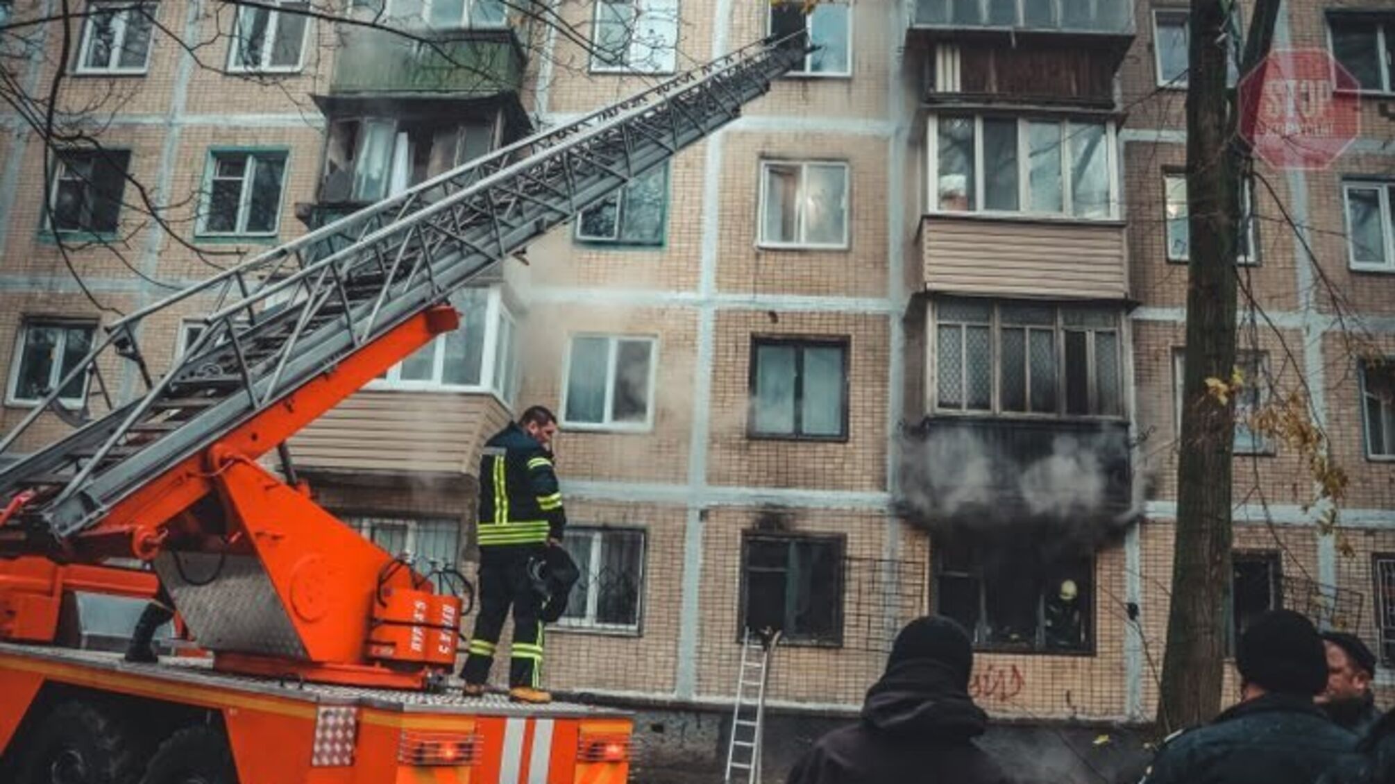 У столиці горіла багатоповерхівка, є постраждалі (фото, відео)
