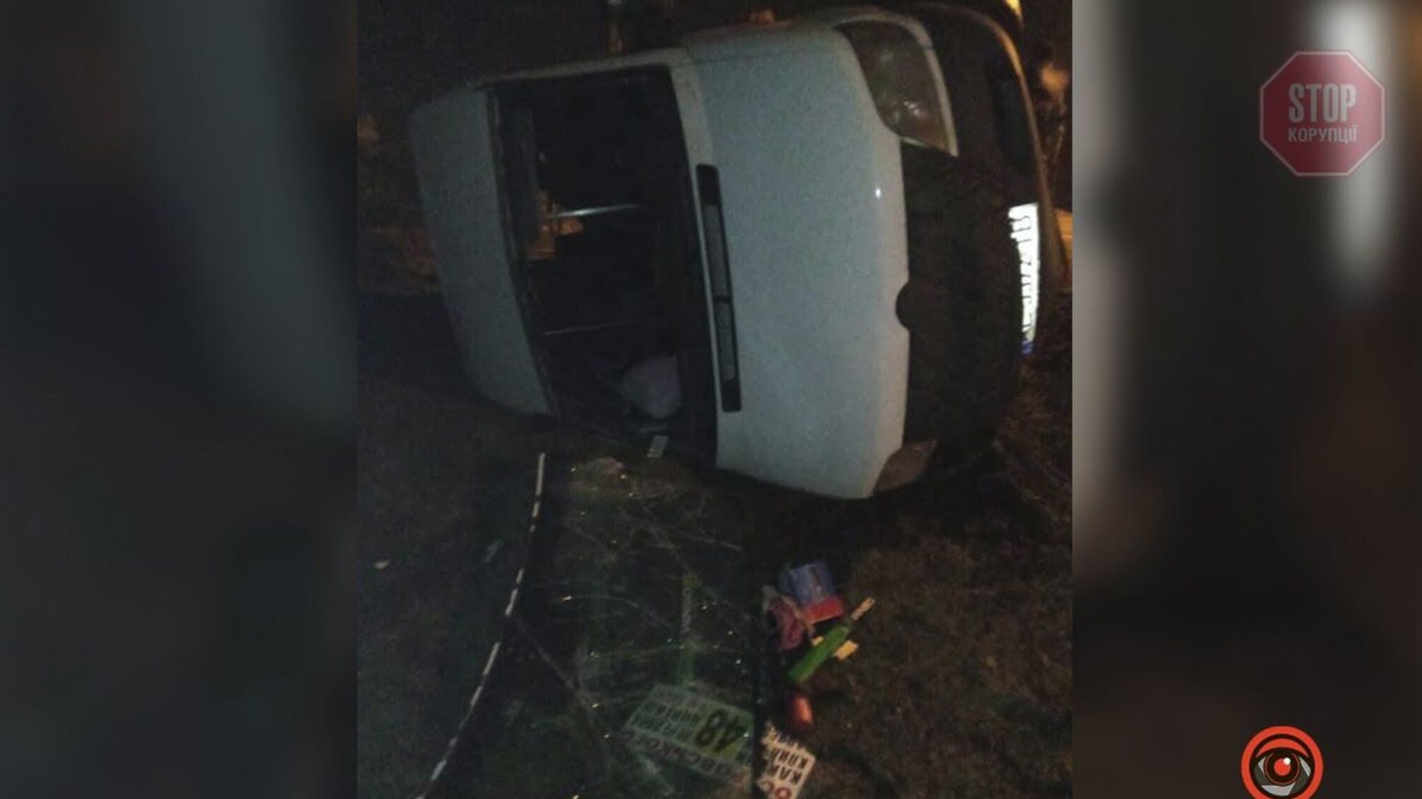 У Дніпрі перекинулася маршрутка з пасажирами (фото)