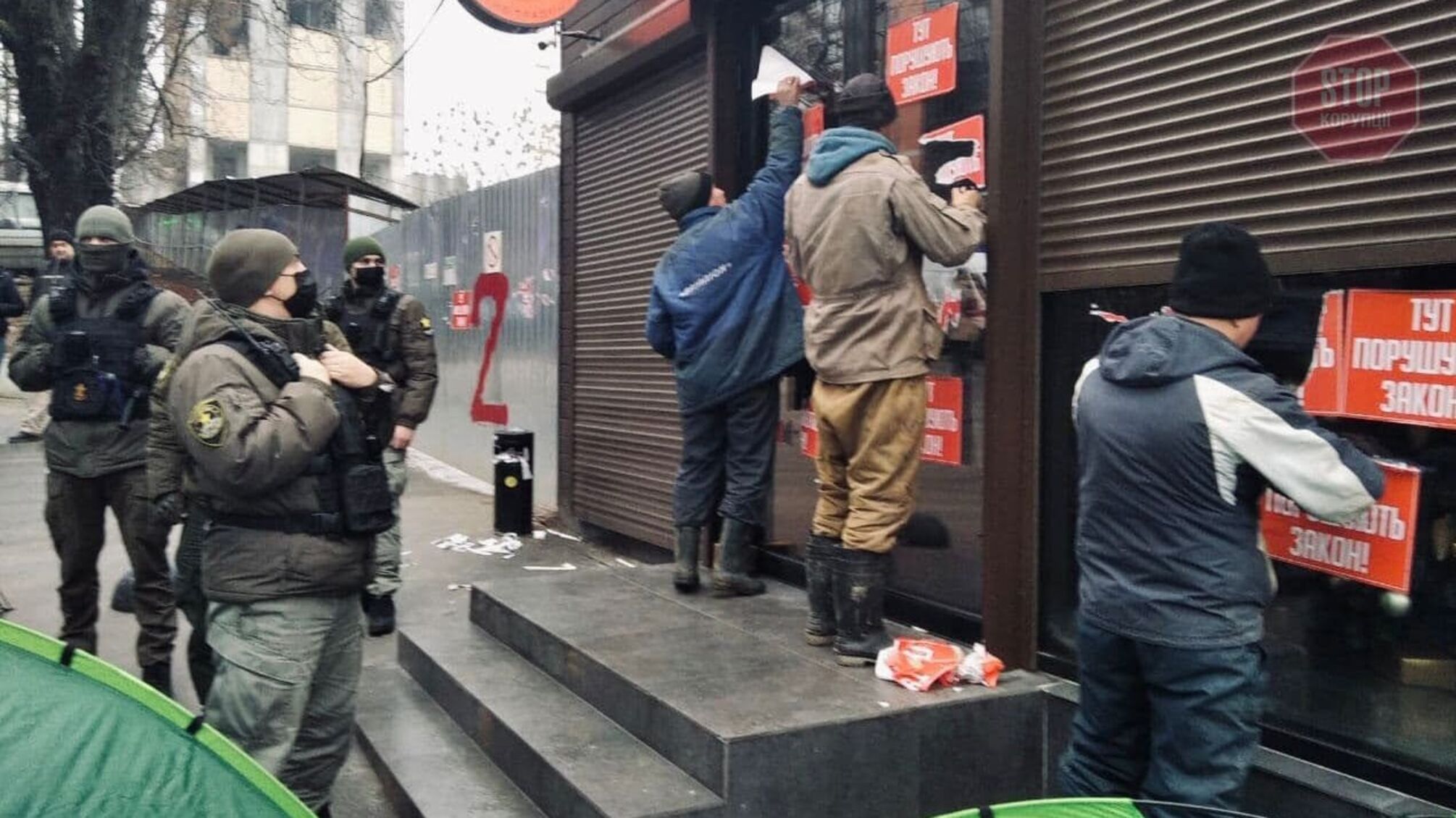 Елітний ЖК замість заводу з виробництва зброї для армії: у центрі Києва — протест (фото, відео)