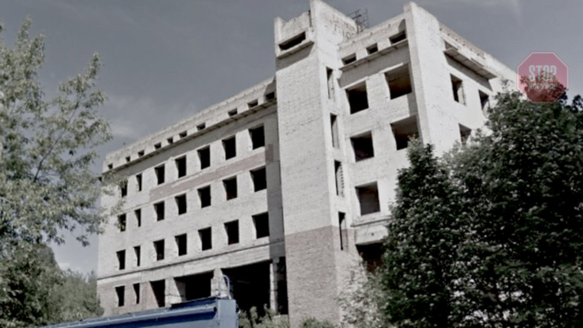 У Рівному на недобудові гуманітарного університету загинула дівчина-підліток