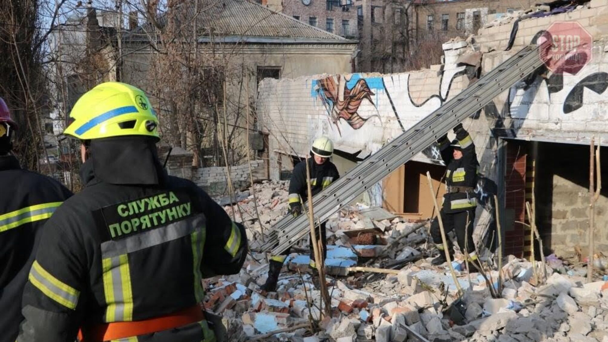 На смерть придавило бетонною плитою: у Дніпрі сталася трагедія (фото, відео)