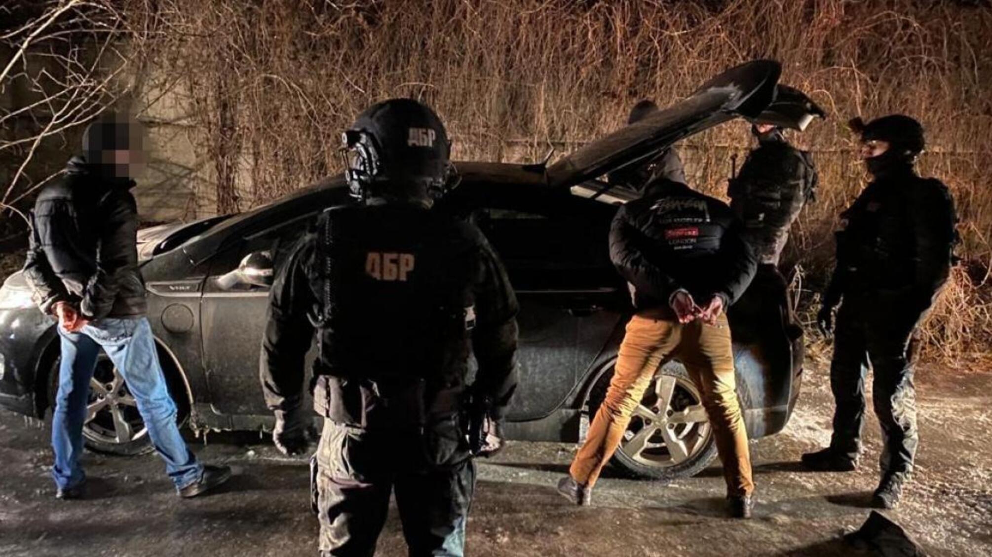 Вимагання 2,5 тисяч доларів - ДБР затримало «на гарячому» групу правоохоронців (ВІДЕО)