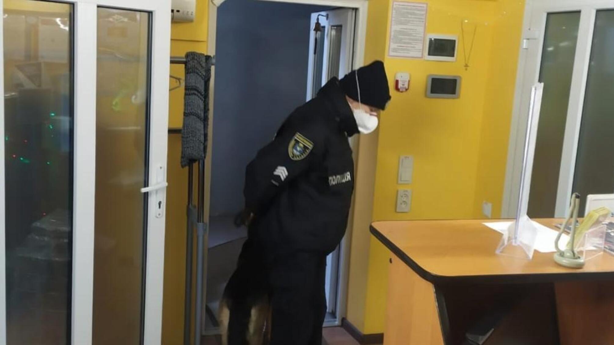 У Миколаєві поліція встановлює особу, яка надала неправдиве повідомлення про замінування офісу