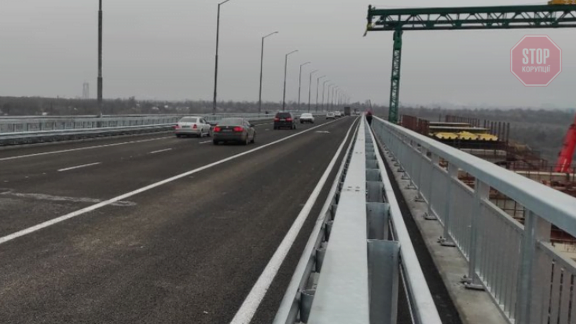 У Запоріжжі чоловік вирішив стрибнути з нового мосту