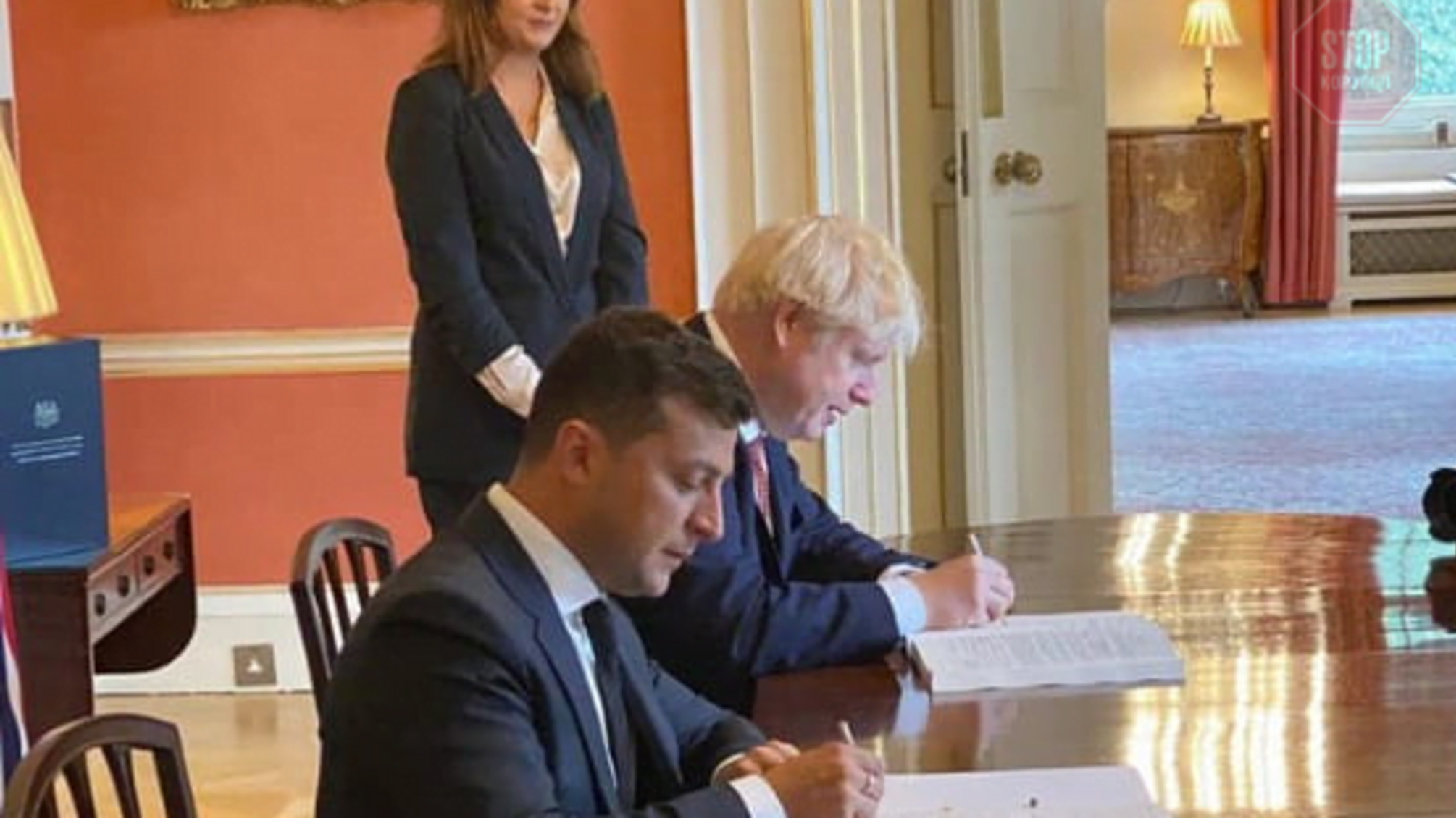 Зеленський підписав документ про ратифікацію співпраці між Україною та Британією